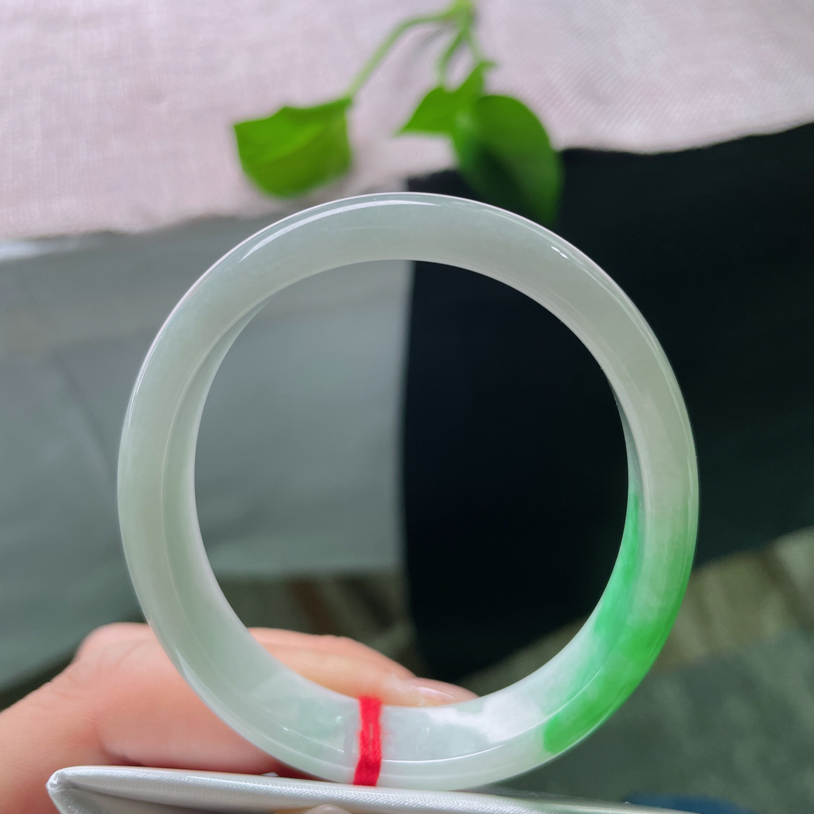 54.9（49）/11.8/6.17，飘绿贵妃，白底青，水润细腻，翠色浓郁，棉线，ss52861a..