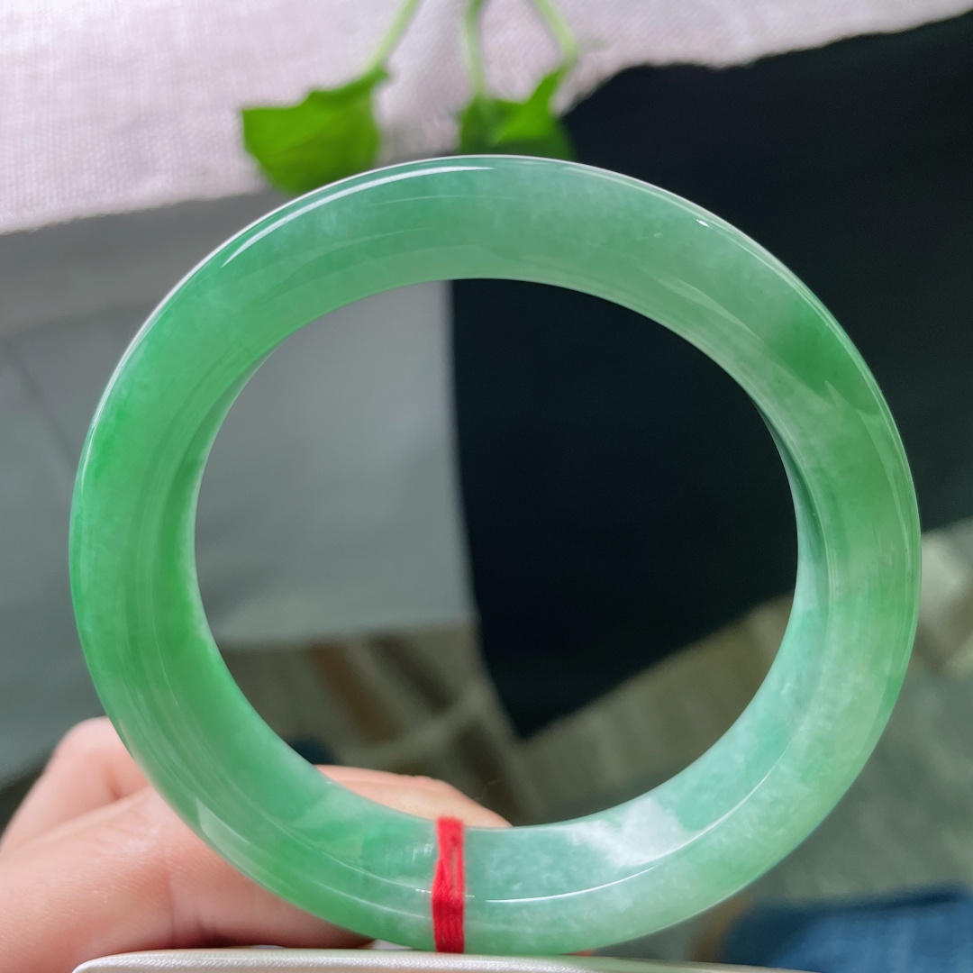 58.3/12.7/9.1，绿底正圈，满翠，有一种‘深林人不知，明月来相照’的幽静。晶体纹，ss55089a