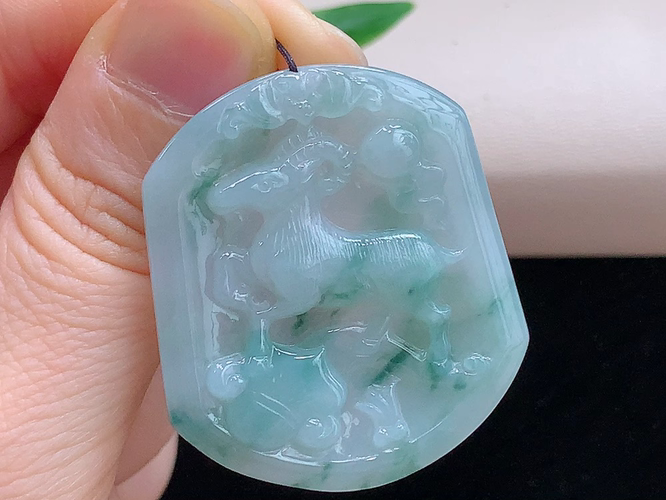 ️ 羊，无裂，尺寸40.0/35.0/5.2mm，包A附证书