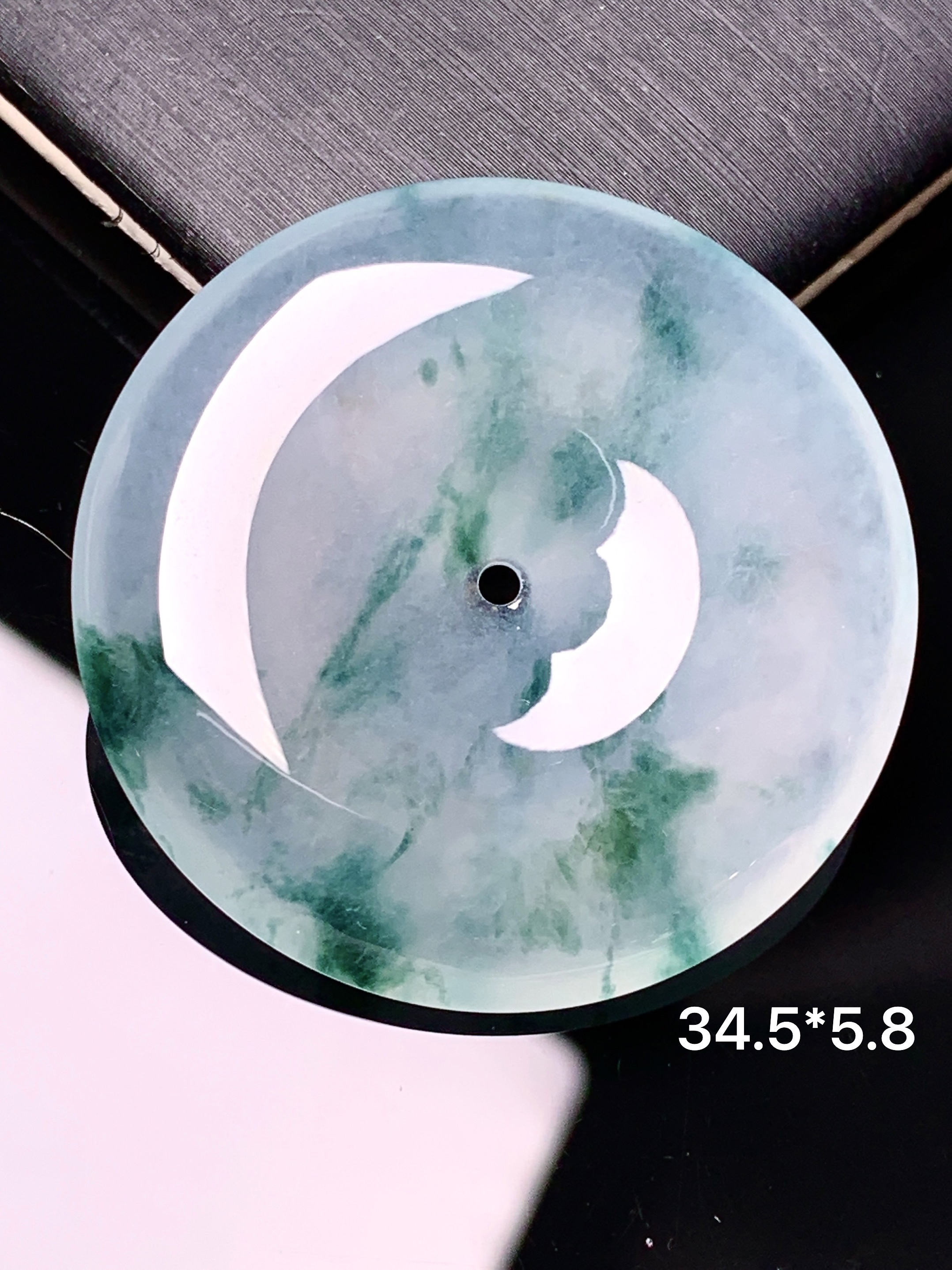 飘绿平安扣吊坠 玉质细腻 色泽艳丽清新 水润亮眼 整体尺寸34.5*5.8 x1