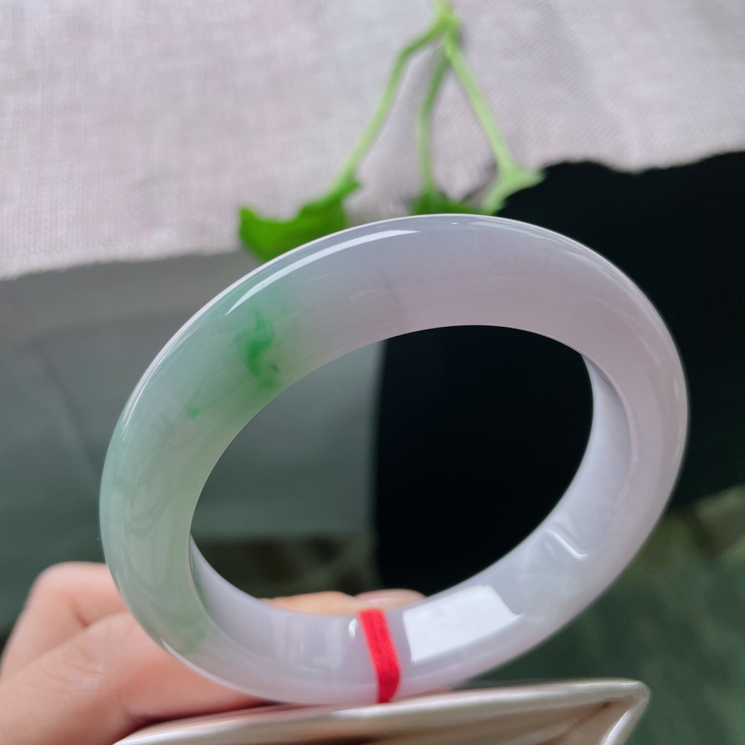 56/12.4/9.3飘绿正圈，紫底，触手生温，浪漫唯美，翠色鲜活，有棉线，ss52319a