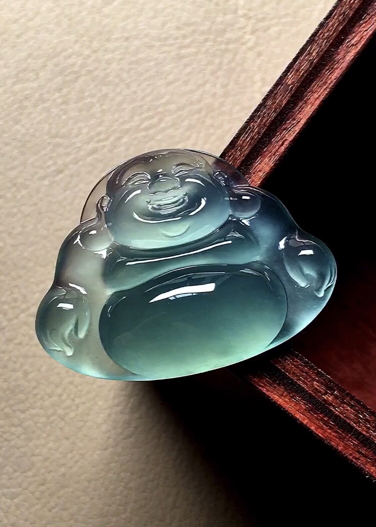 ️ 玻璃种冰绿佛公 色泽清新漂亮，水润起胶，笑呵呵的福气满满，无裂，尺寸19/25/5