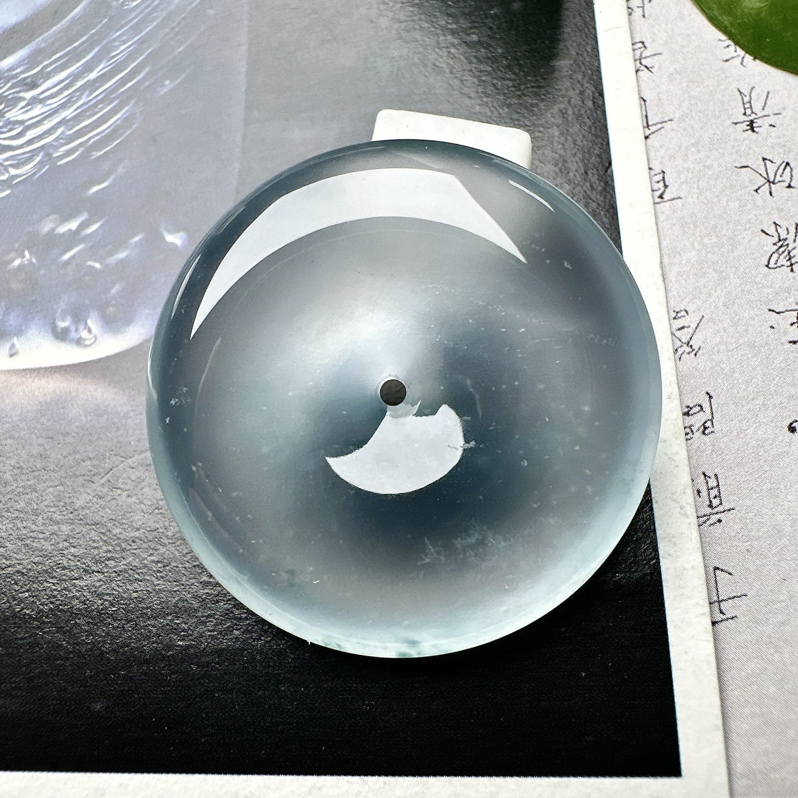 【冰种飘花平安扣】质地非常细腻，冰润十足，种老冰透，收藏品质