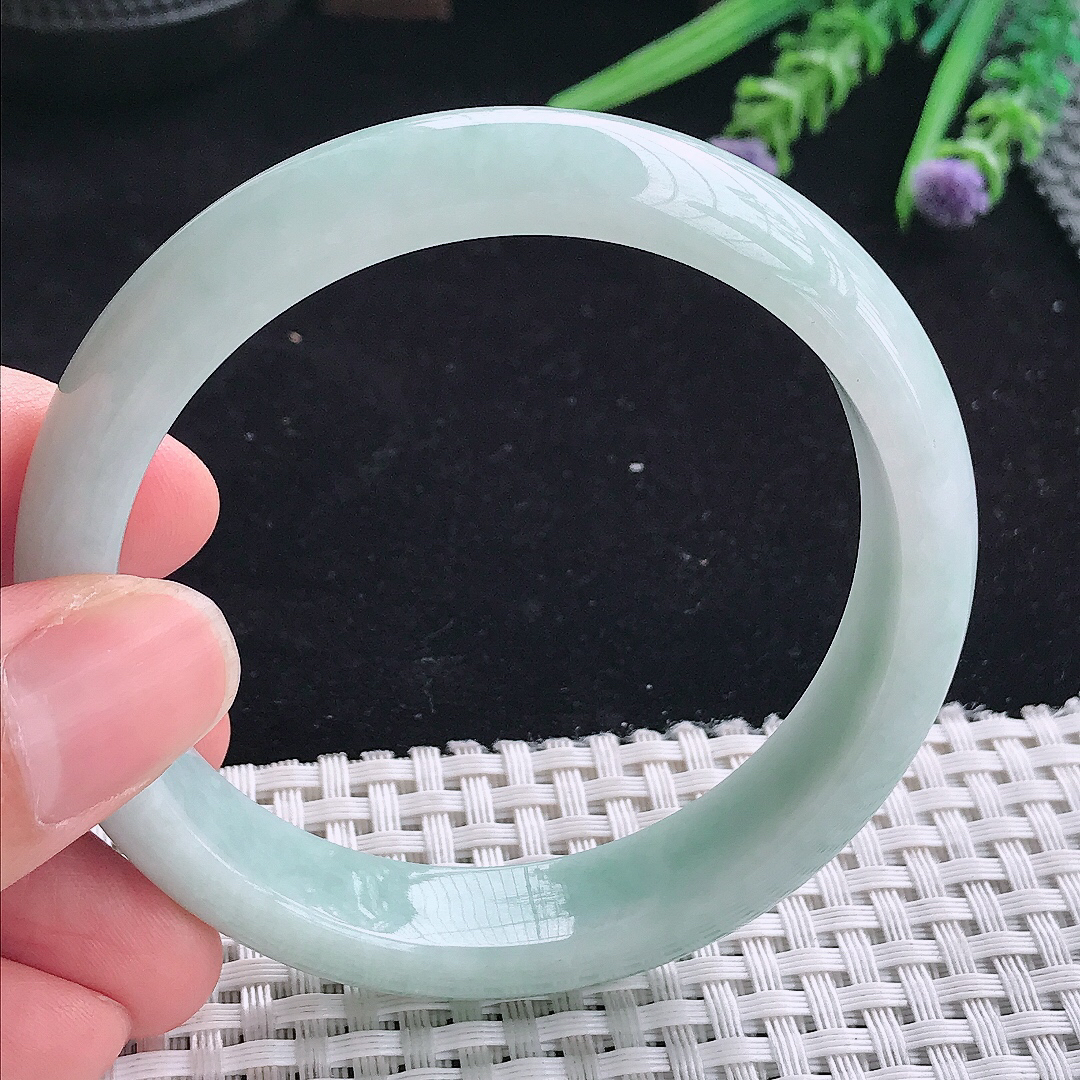 自然光57.5/12.8/7.6老坑秀气温润浅绿色宽边手镯平安镯翡翠玉镯美人镯