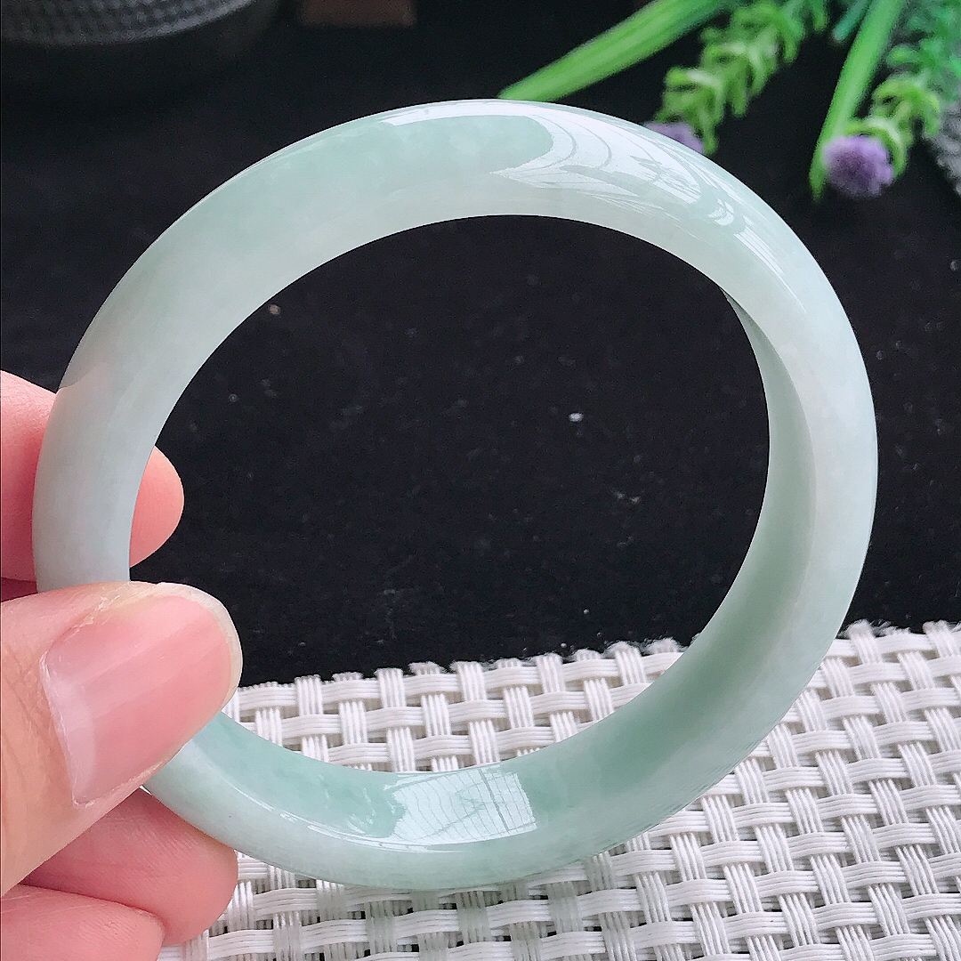 自然光57.5/12.8/7.6老坑秀气温润浅绿色宽边手镯平安镯翡翠玉镯美人镯