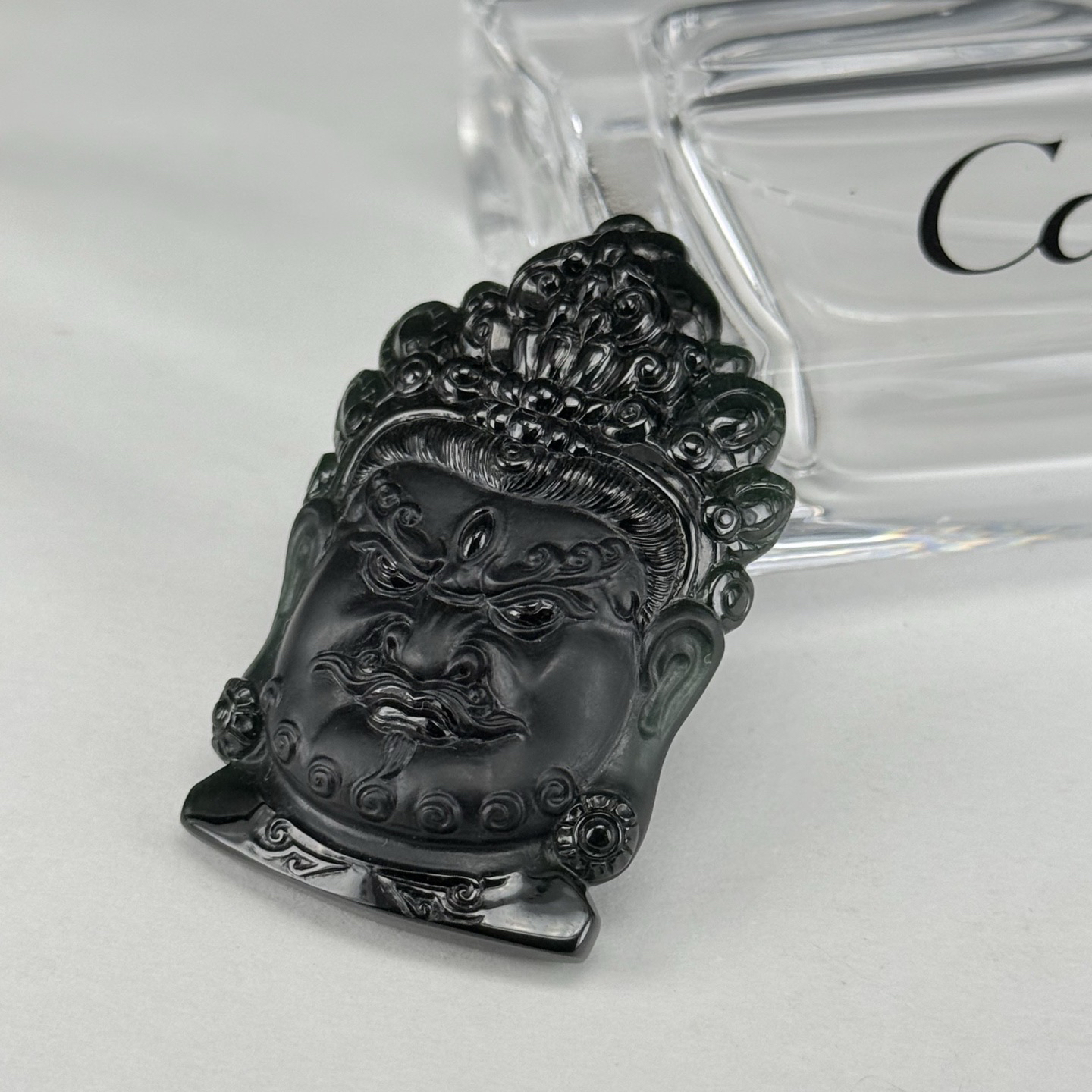 精品墨翠不动明王菩萨头雕 种好色正 黑度极好 打灯通透 油性十足 尺寸49.1