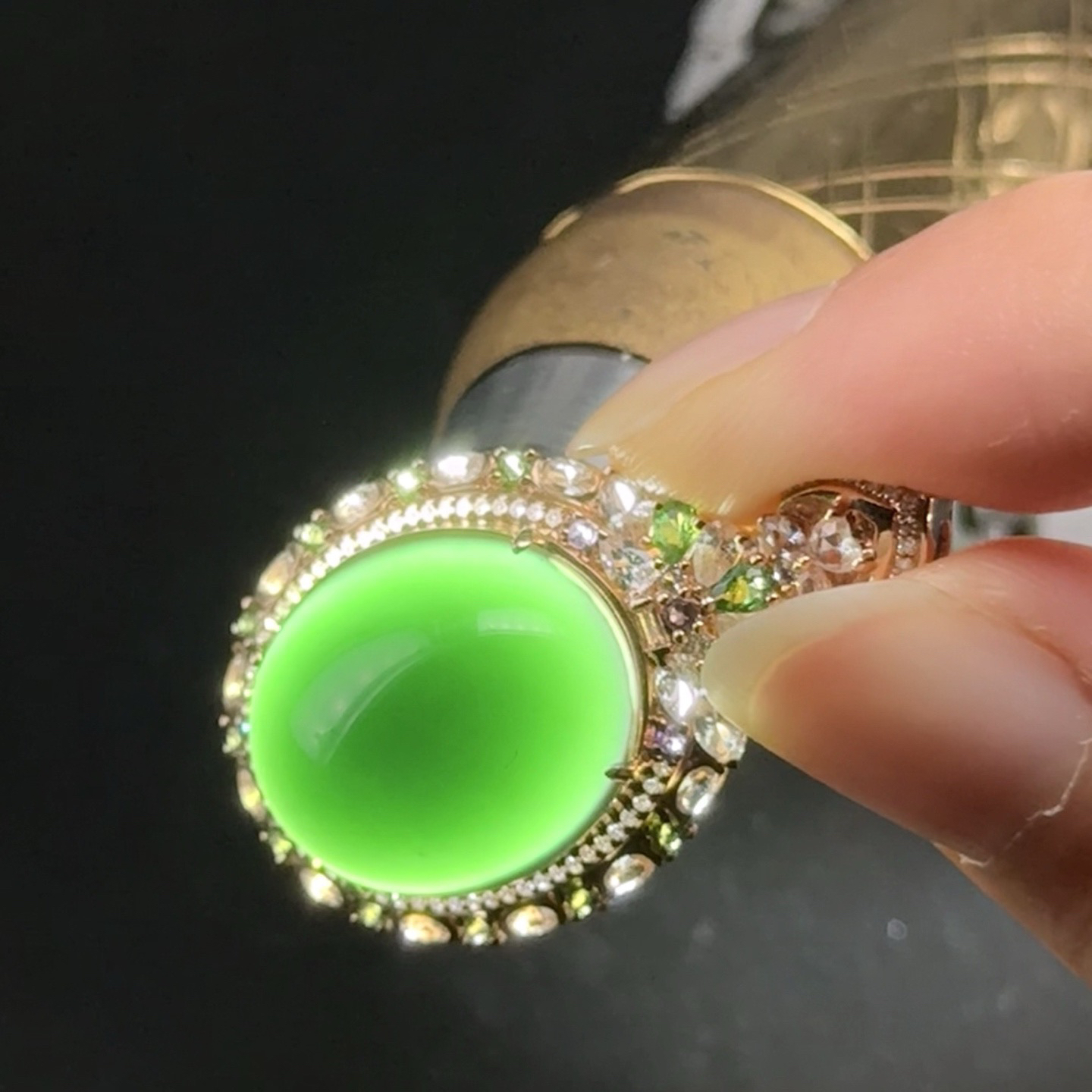 精品18k墨翠蛋面吊坠 种好色正 黑度极好 打灯通透 油性十足 尺寸35.7