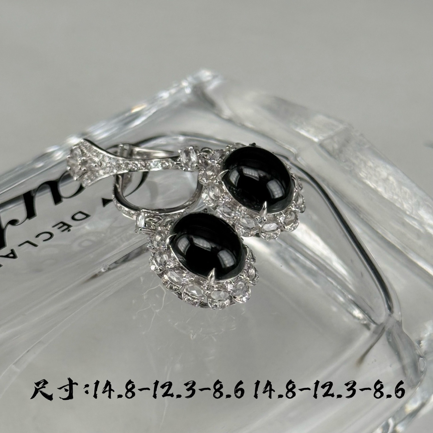 精品18k墨翠蛋面耳坠 种好色正 黑度极好 打灯通透 油性十足 尺寸14.8
