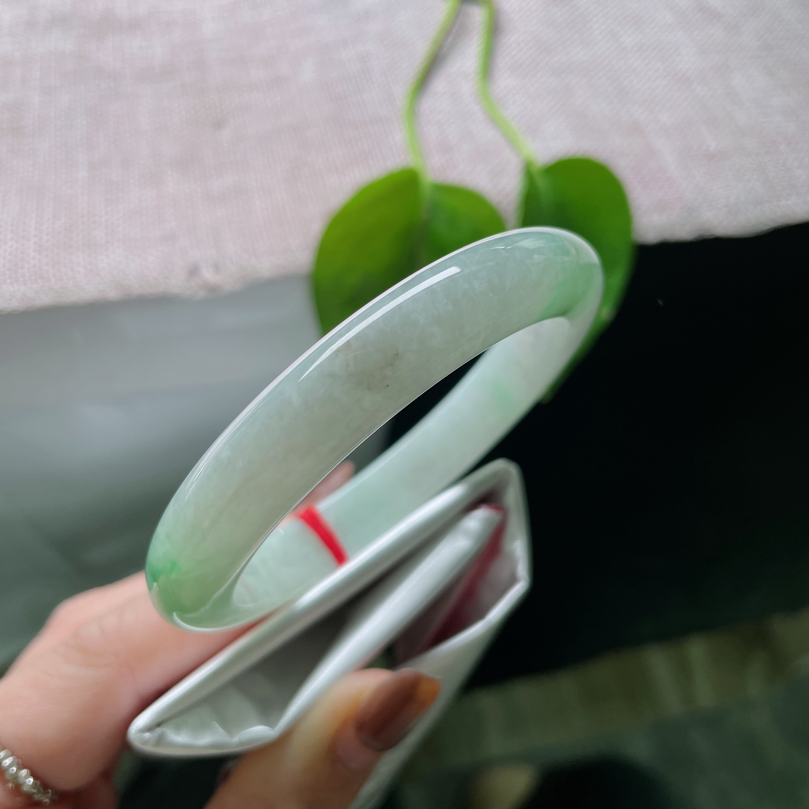 58.2/10.9/8.6飘绿正圈，窄条，水润细腻，清新脱俗，倾心，洒金，ss50264a..