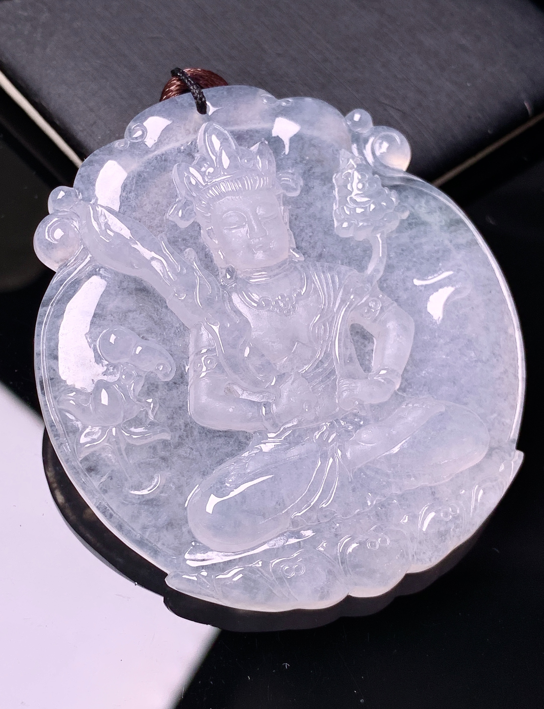 冰种虚空斗法吊坠 玉质细腻 色泽艳丽清新 水润亮眼 整体尺寸53.3*48.5*6 b2