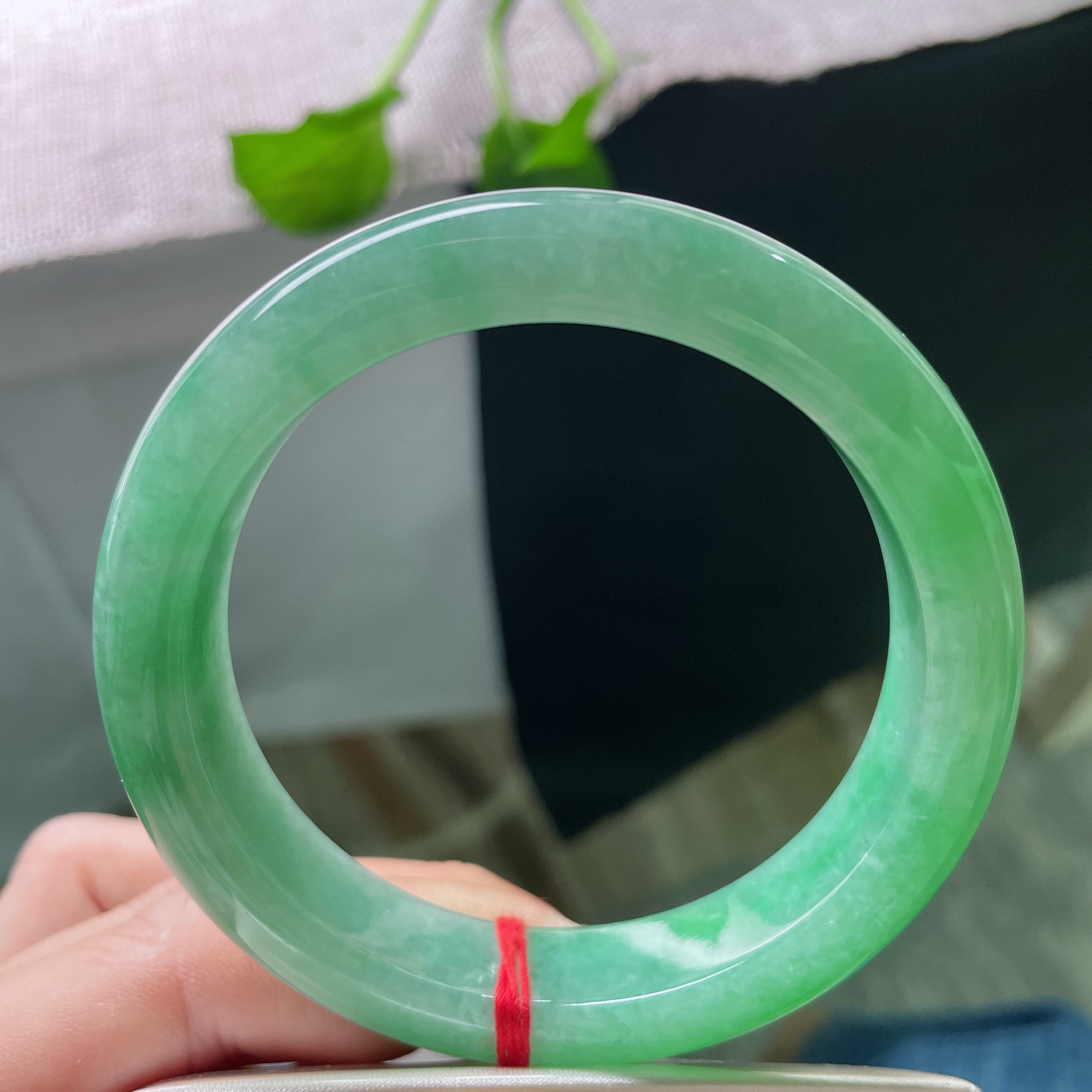 58.3/12.7/9.1，绿底正圈，满翠，有一种‘深林人不知，明月来相照’的幽静。”晶体纹，ss5