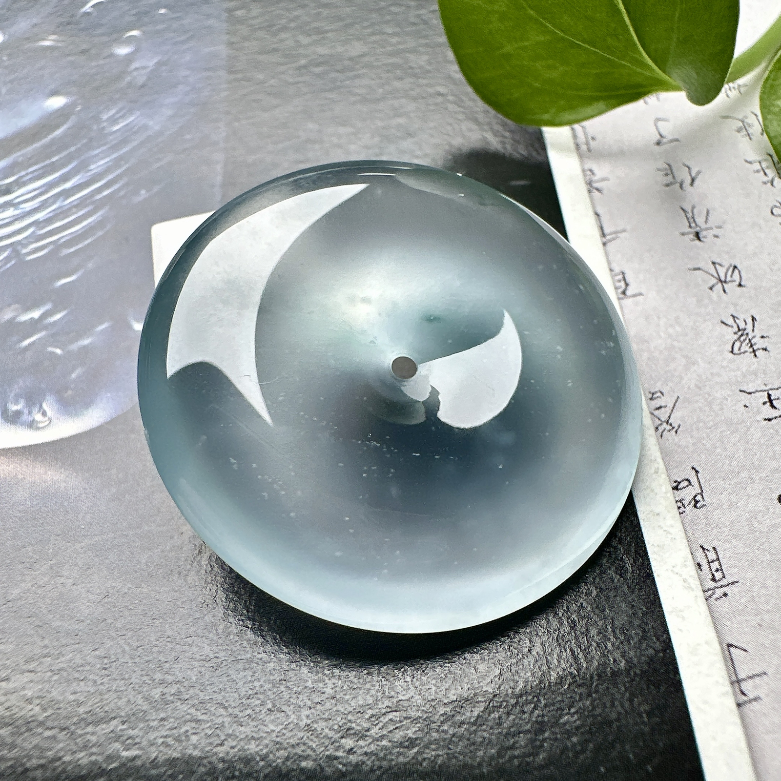 【冰种飘花平安扣】质地非常细腻，冰润十足，种老冰透，收藏品质