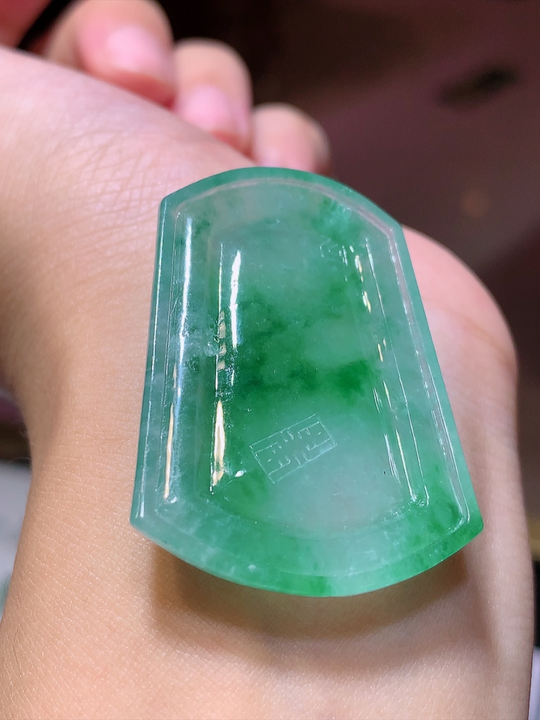冰飘绿山水牌挂件，冰润起胶感 色泽鲜甜 佩戴简单大方货号38503，42/31.2/7.7