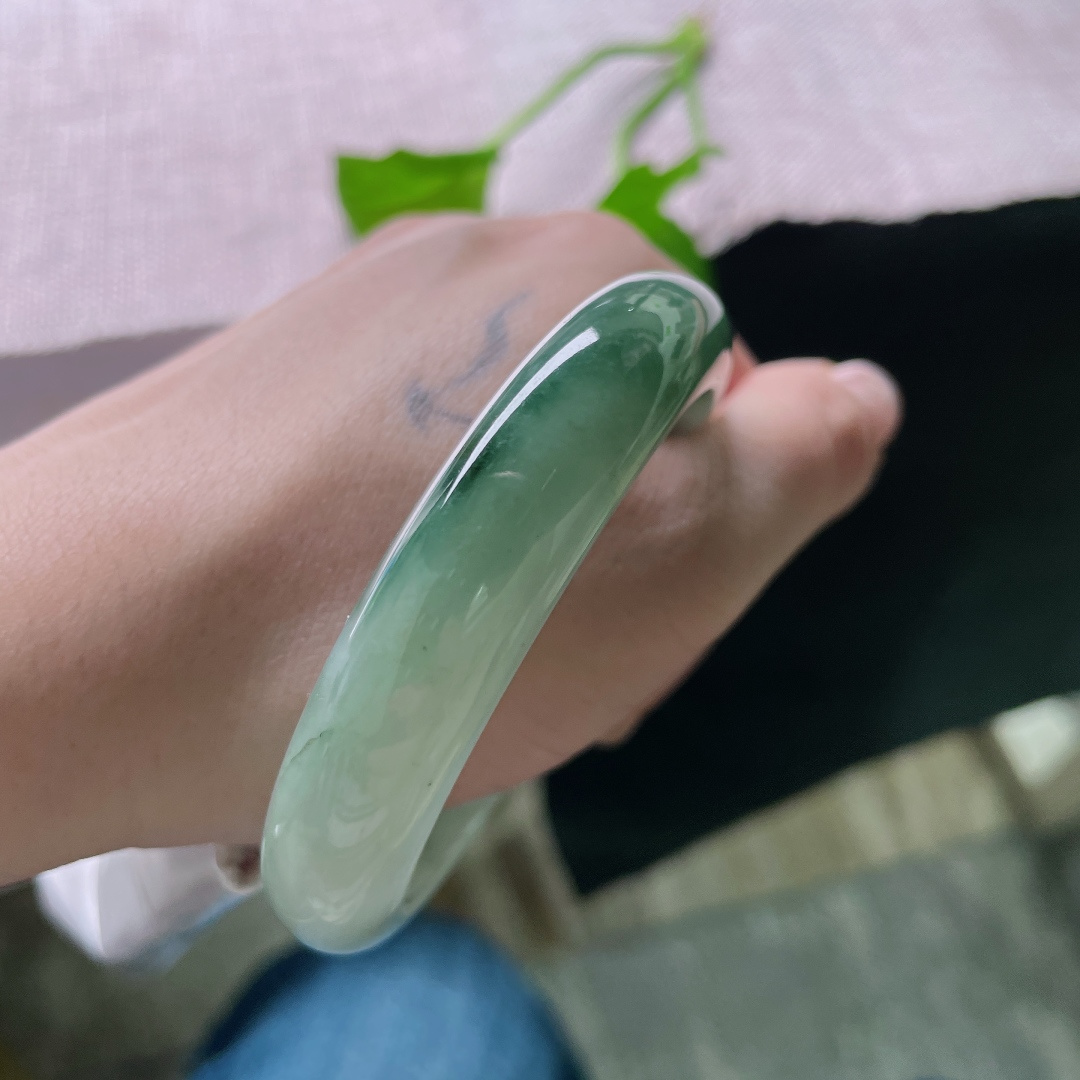 56.8/12.7/8.3，油青正圈，颜色深深浅浅，别有韵味，水润，皮纹，无裂，ss49227a
