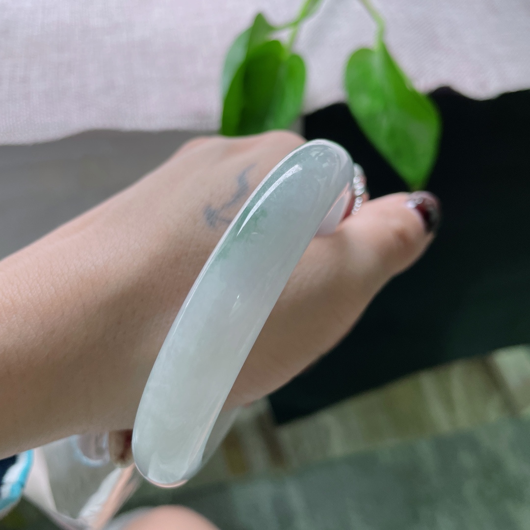 59/12.4/8.4，白底正圈，一抹飘色增添几分韵味，简约不简单，优雅，晶体纹，ss56241a