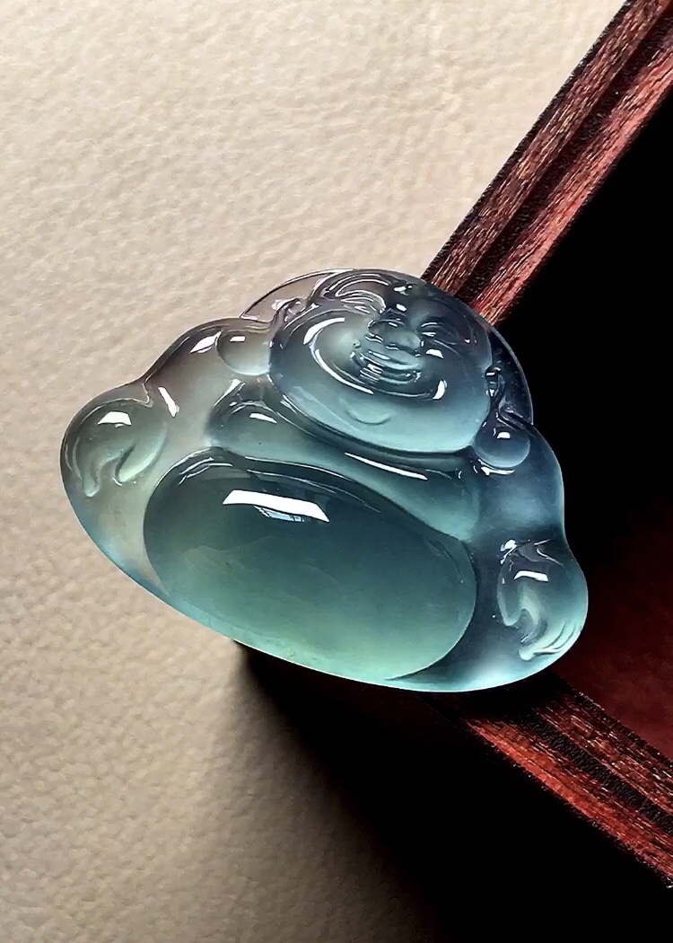 ️ 玻璃种冰绿佛公 色泽清新漂亮，水润起胶，笑呵呵的福气满满，无裂，尺寸19/25/5