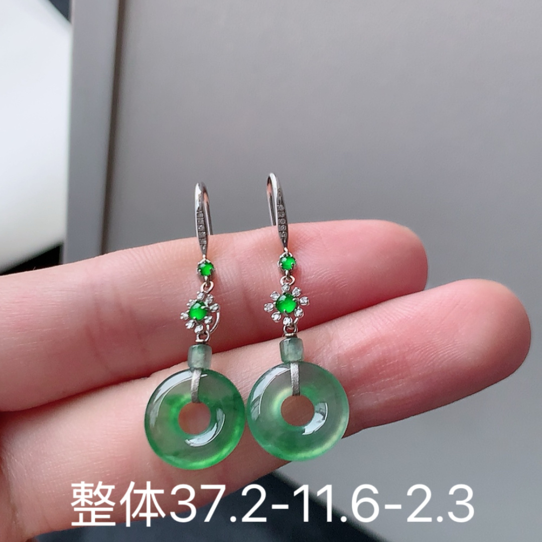 冰飘绿甜甜圈耳坠，翠色明媚，底子细腻莹润，佩戴简单大方货号16503，37.2/11.6/2.3