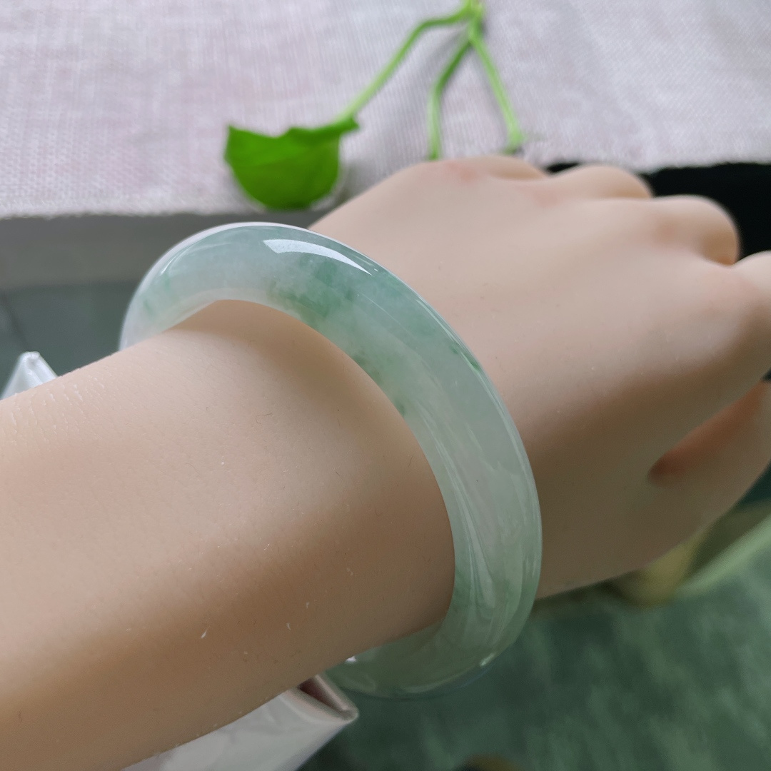 飘花正圈，冰润细腻，种水十足，若隐若现，皮纹，ss55048a