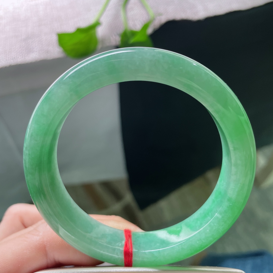 58.3/12.7/9.1，绿底正圈，满翠，有一种‘深林人不知，明月来相照’的幽静。晶体纹，ss55089a