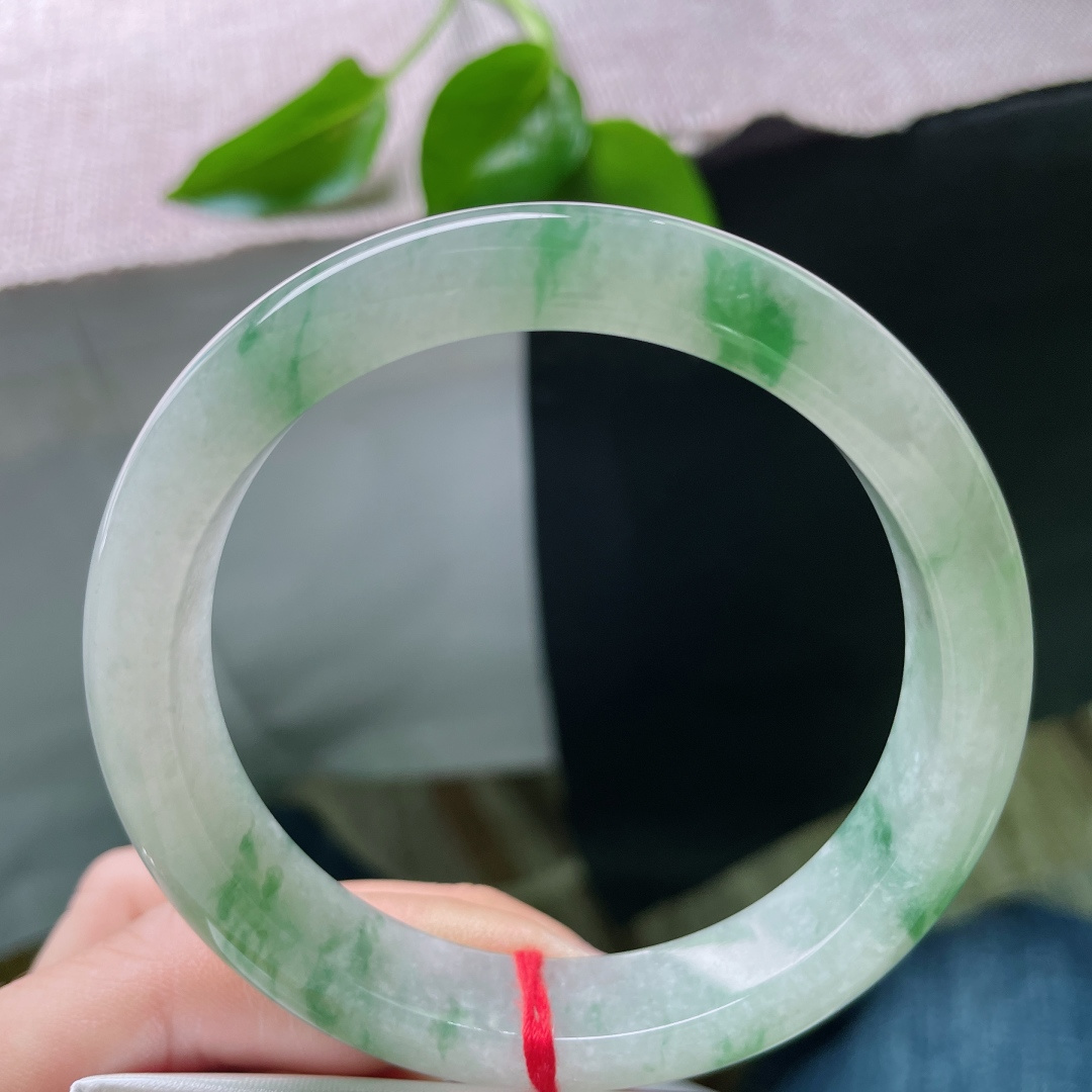 59.7/12.3/8.5，飘绿正圈，清透泛光，是蛰伏的春天，终于找到裂缝，探出了头。无裂，ss50179a