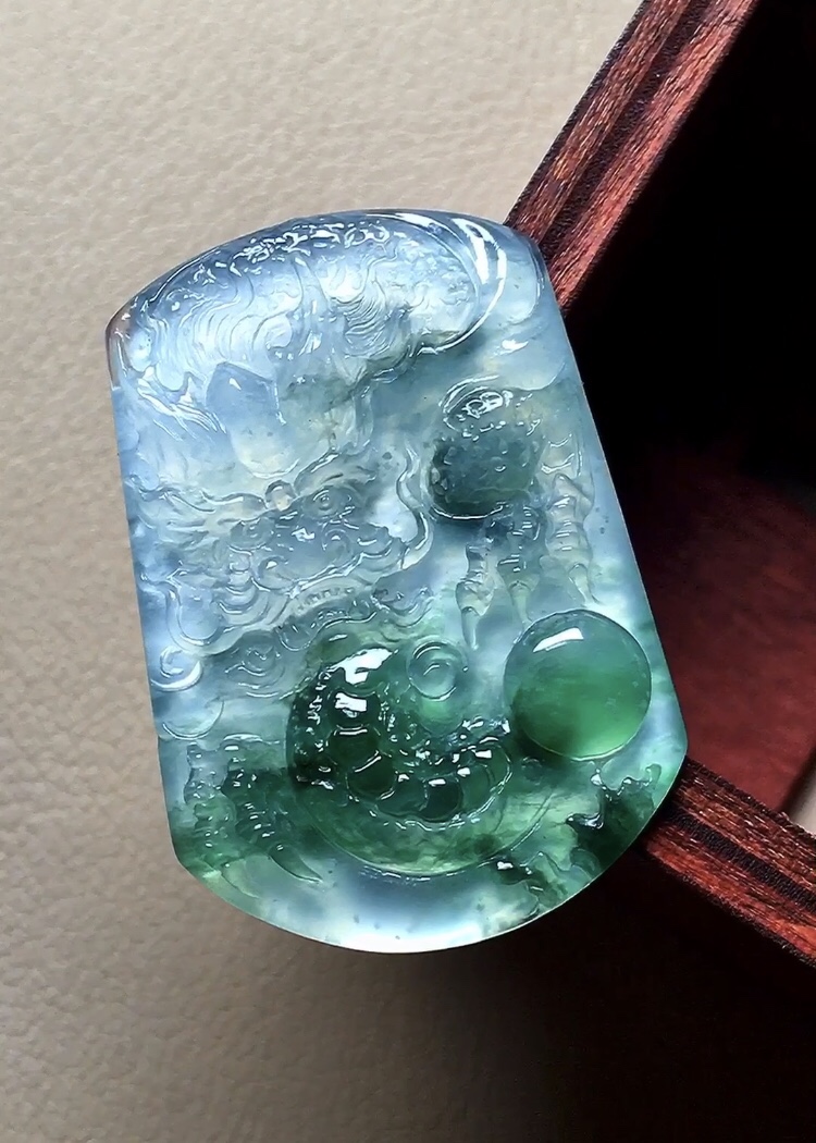 ️ 玻璃种绿花龙牌 飘花青翠漂亮，工艺精湛霸气十足，无裂尺寸31.2*21.3*3.6