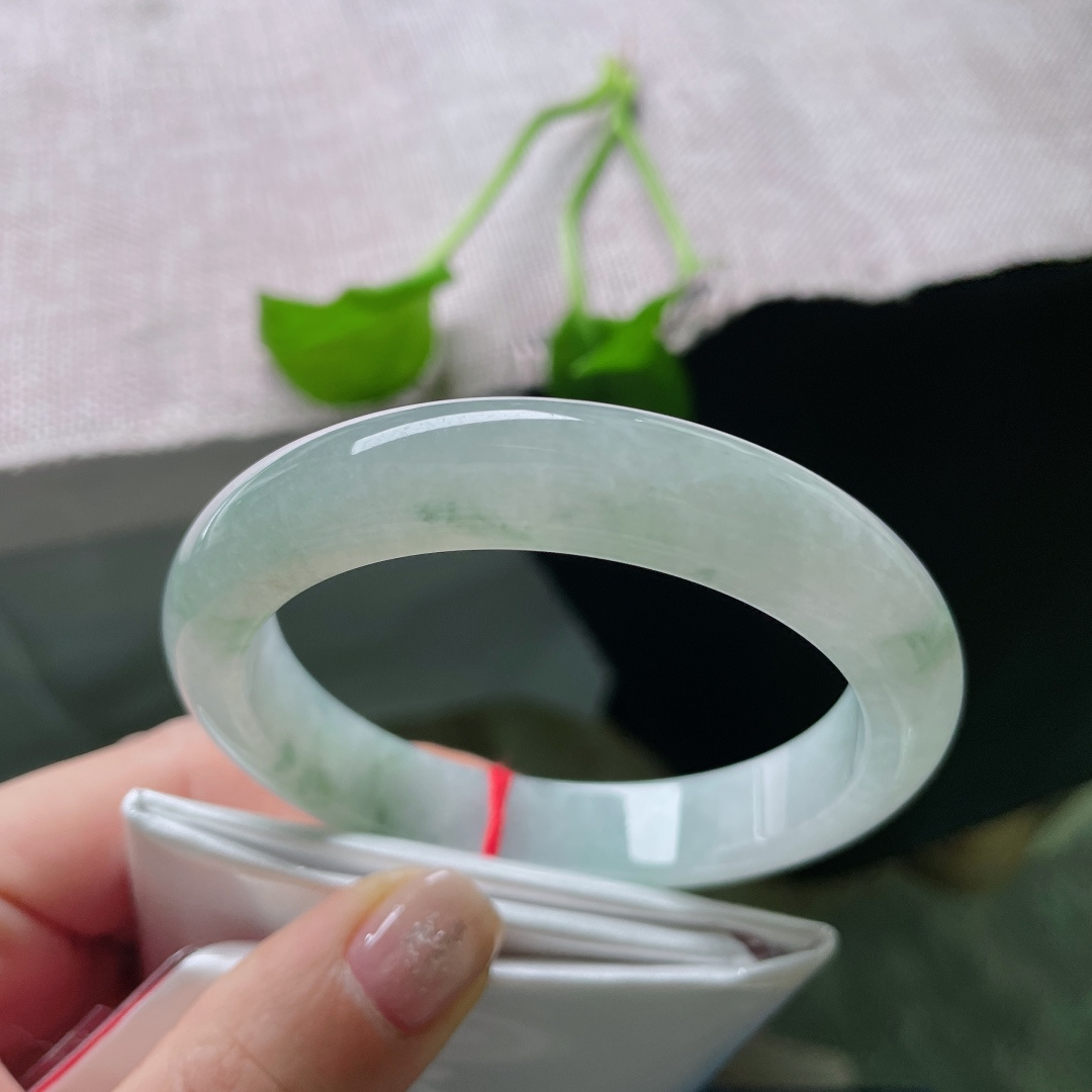 飘花正圈，冰润细腻，种水十足，若隐若现，皮纹，ss55048a