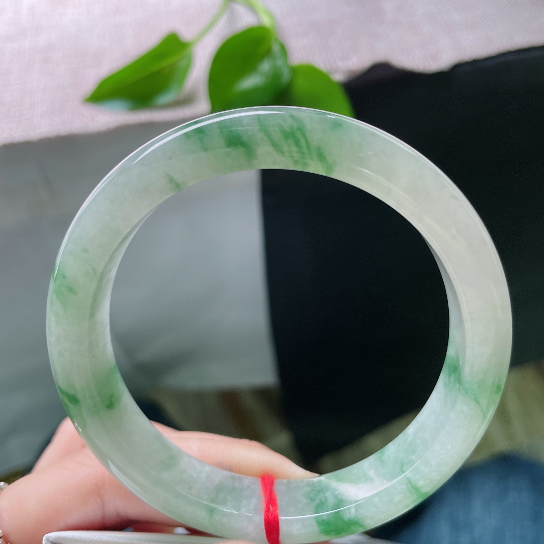 59.7/12.3/8.5，飘绿正圈，清透泛光，是蛰伏的春天，终于找到裂缝，探出了头。无裂，ss50179a