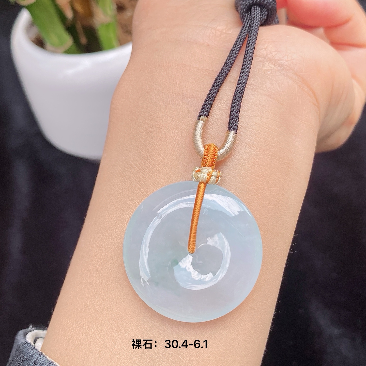 冰种平安扣吊坠，冰透水润，质地细腻，饱满厚装，高性比，尺寸30.4/6.1，编号