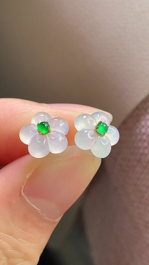 天然翡翠，冰透花朵耳钉，18k金，尺寸8.6/2，编号an55