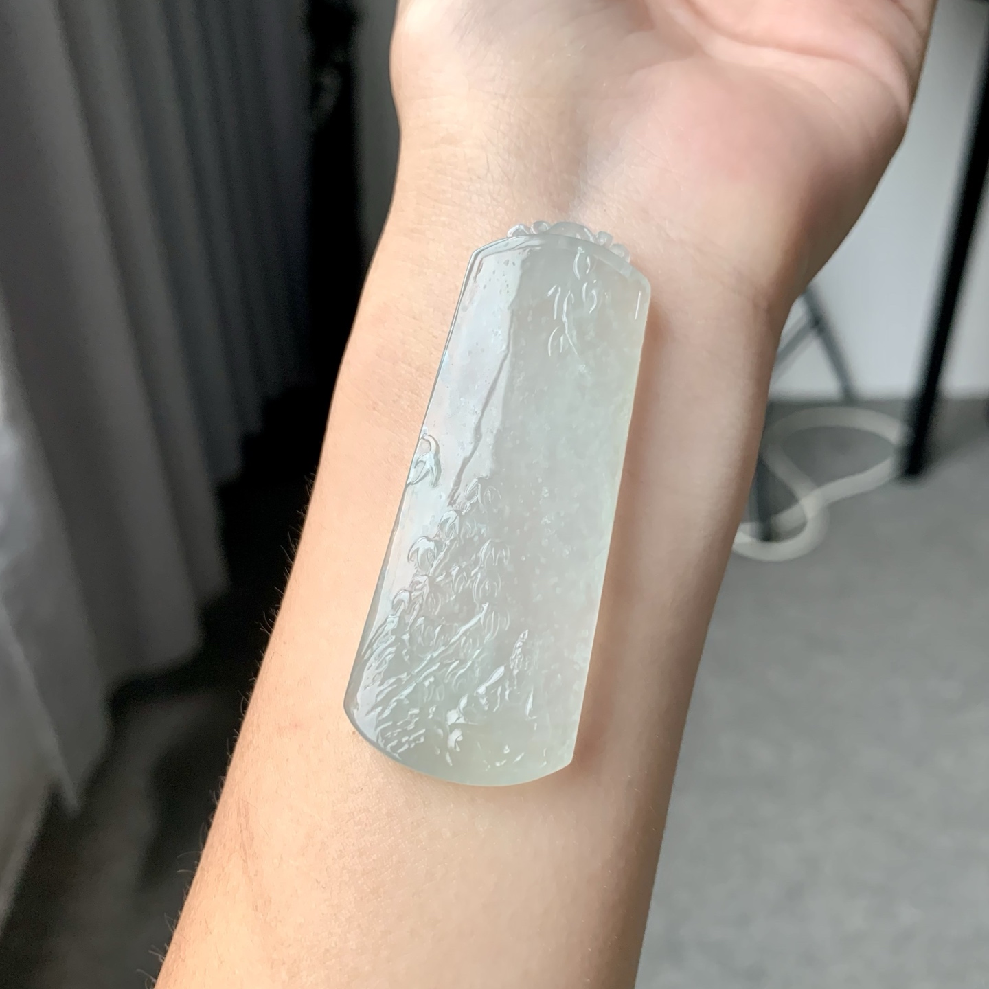 冰种山水牌，色泽优美，圆润饱满，尺寸60/23.7/6，编号MH0025