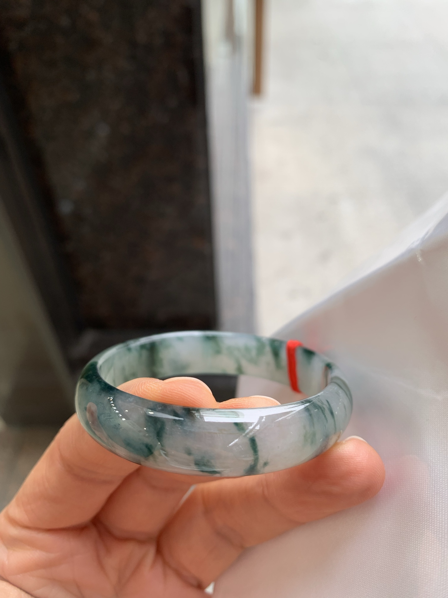 贵妃冰种飘花，有纹，尺寸：53.8/46.5/11.4/5，细腻