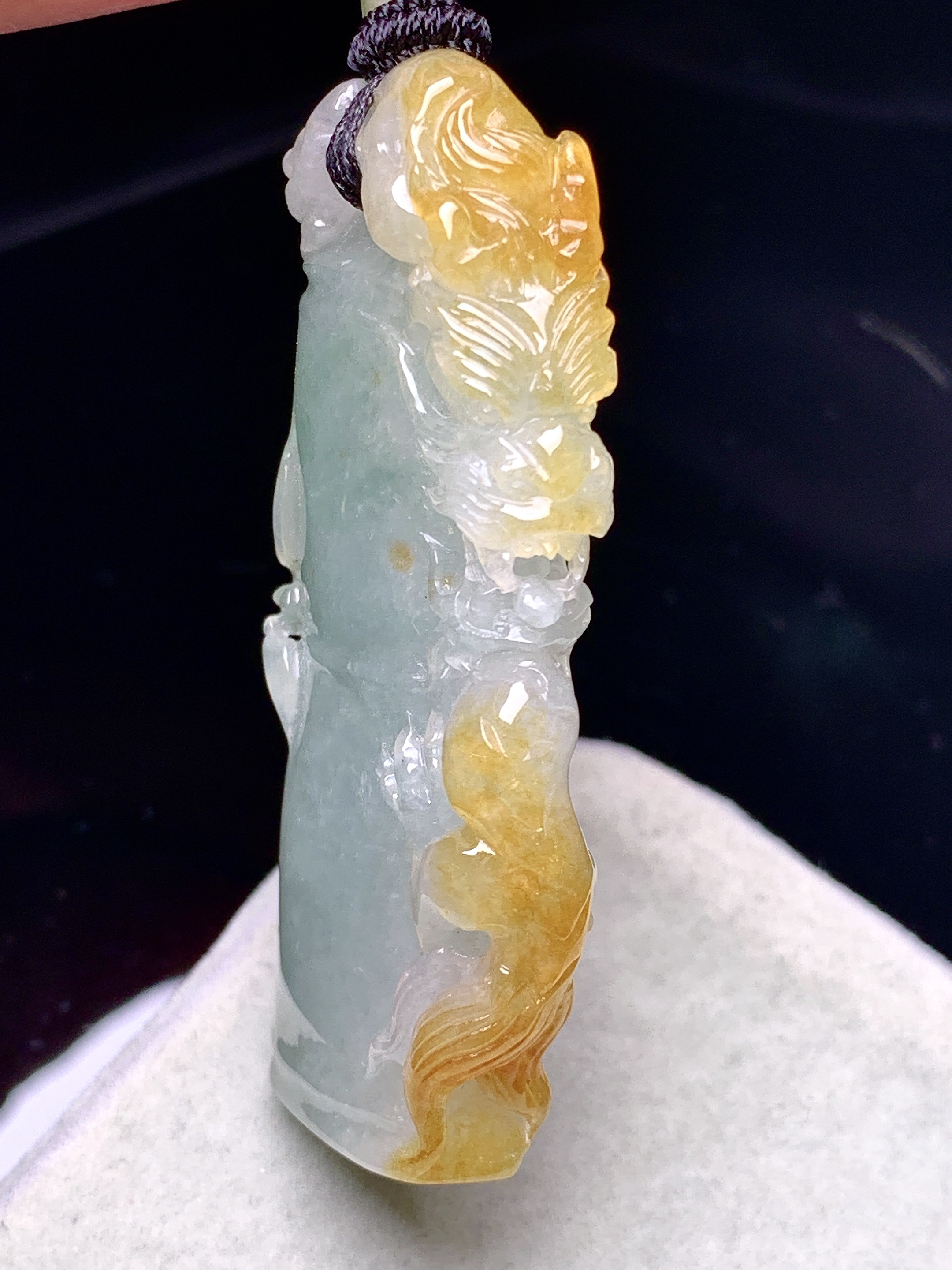 飘黄翡竹节吊坠 玉质细腻 色泽艳丽清新 水润亮眼 整体尺寸49.2*21.8*7.2 L1