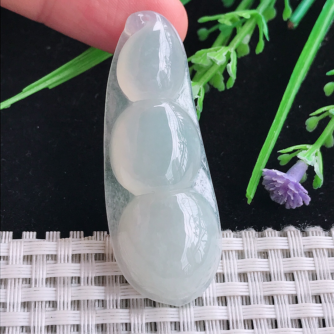 实拍A货翡翠51/19/8.8老坑秀气冰润福豆四季豆吊坠翡翠玉挂件