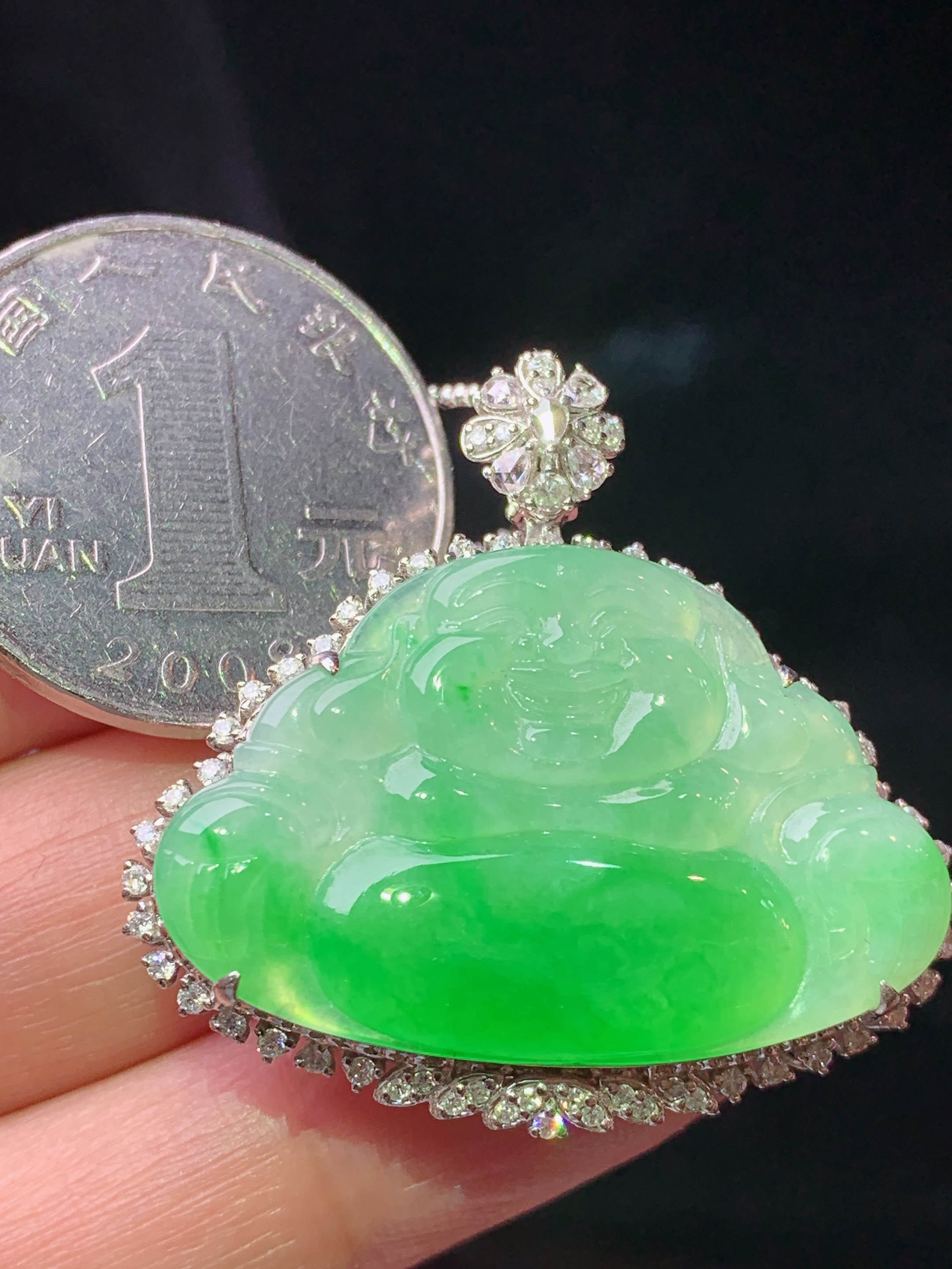 18k金钻镶嵌飘阳绿佛公吊坠 玉质细腻 色泽艳丽清新 水润亮眼 整体尺寸33.2*35*11 j2