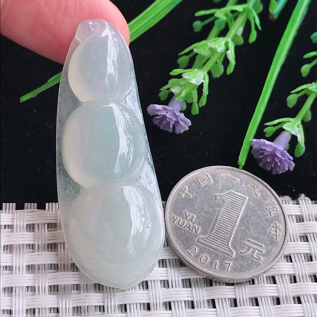 实拍A货翡翠51/19/8.8老坑秀气冰润福豆四季豆吊坠翡翠玉挂件
