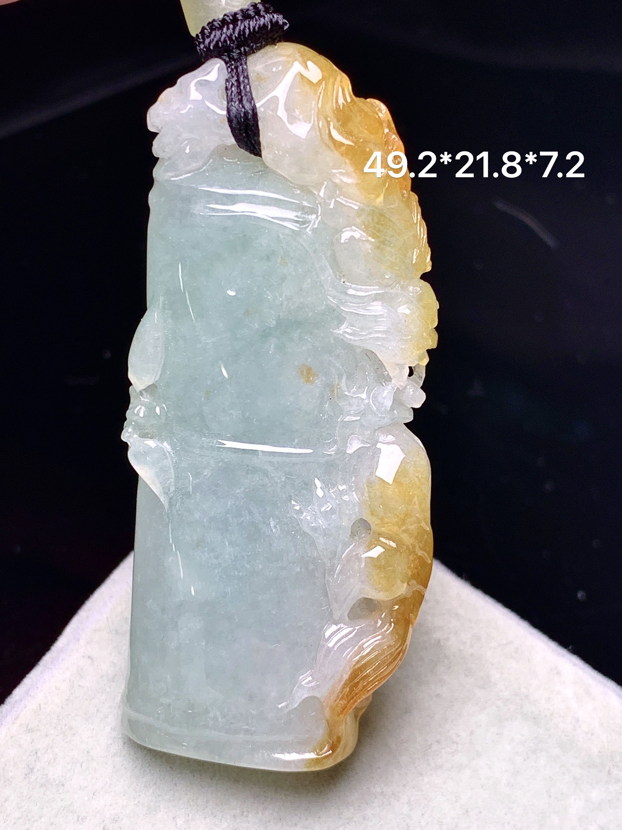 飘黄翡竹节吊坠 玉质细腻 色泽艳丽清新 水润亮眼 整体尺寸49.2*21.8*7.2 L1