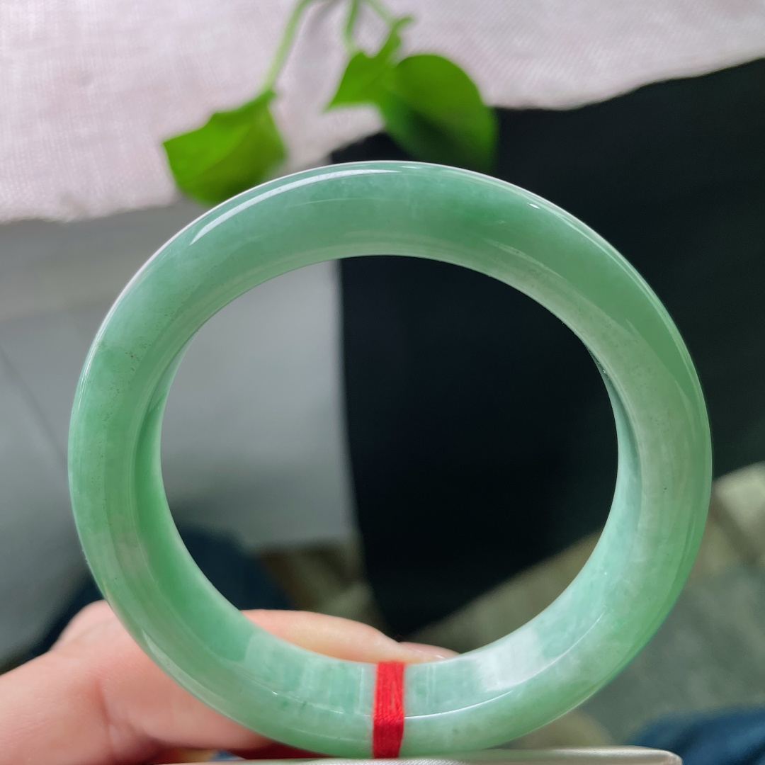 52.7/11.8/8，绿底正圈，满色匀称，细腻，不必张扬，自有光泽。有纹，ss50826a