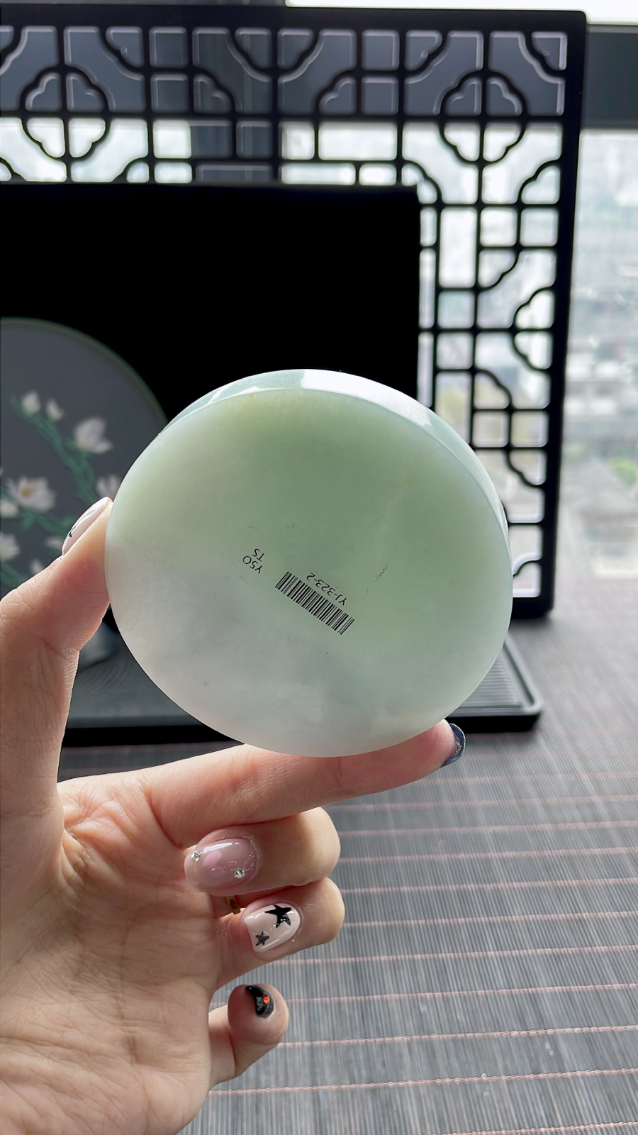  
【绿底镯胚】
【尺寸】76-13；正圈最大做60，圆条最大做56
绿底子厚实油润，满圈绿意均匀