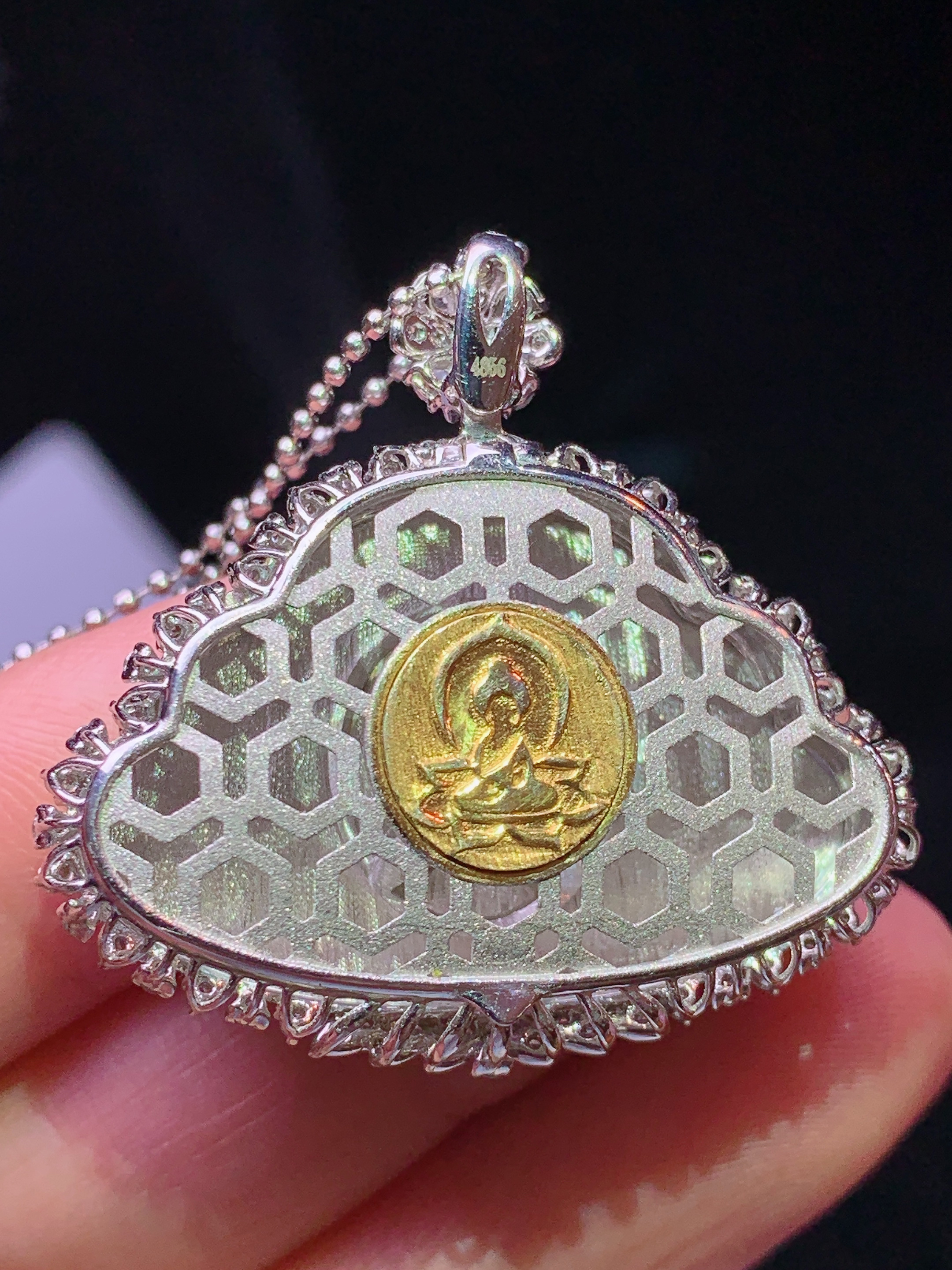 18k金钻镶嵌飘阳绿佛公吊坠 玉质细腻 色泽艳丽清新 水润亮眼 整体尺寸33.2*35*11 j2