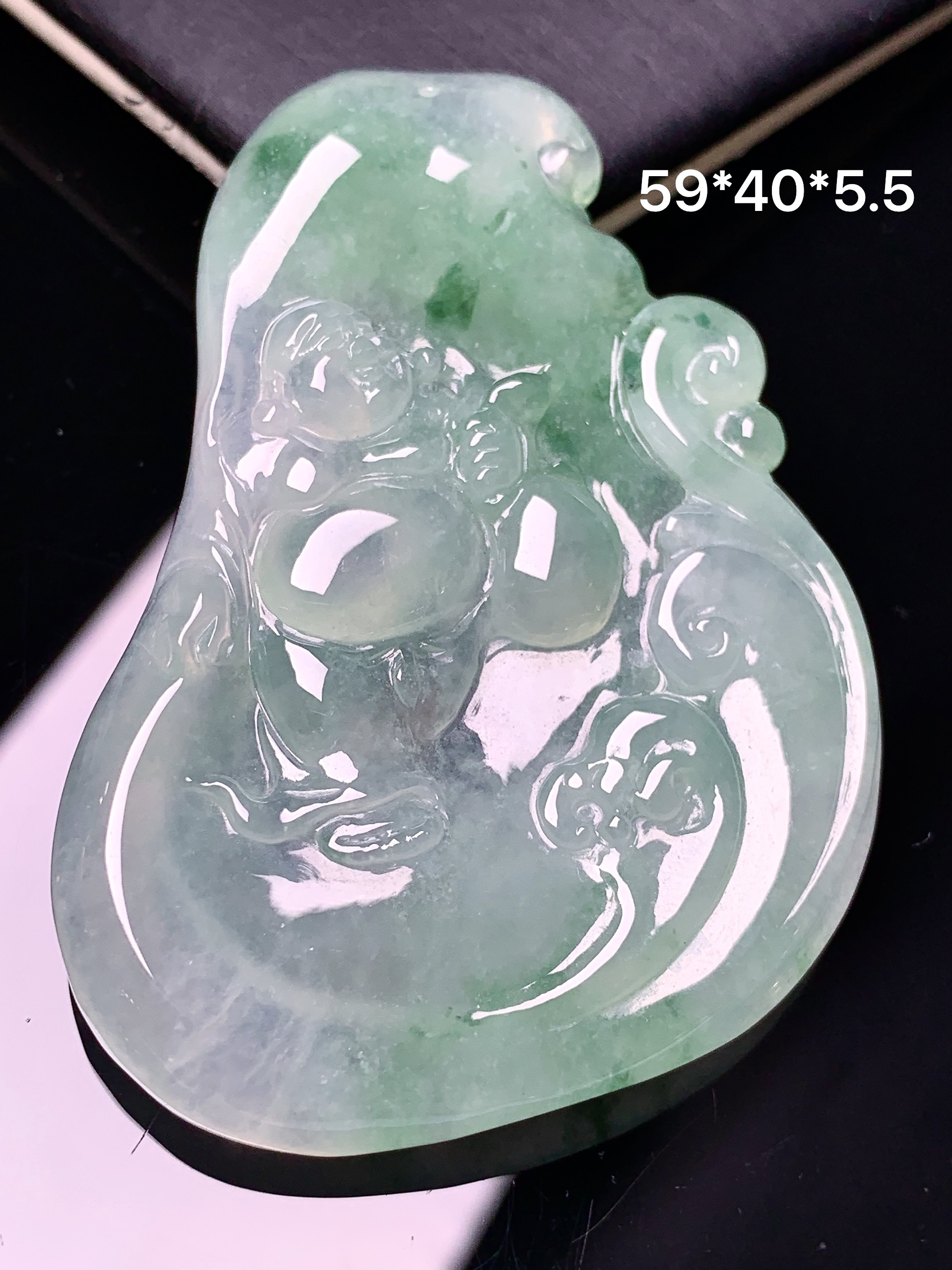 飘绿佛公吊坠 玉质细腻 色泽艳丽清新 水润亮眼 整体尺寸59*40*5.5 c1