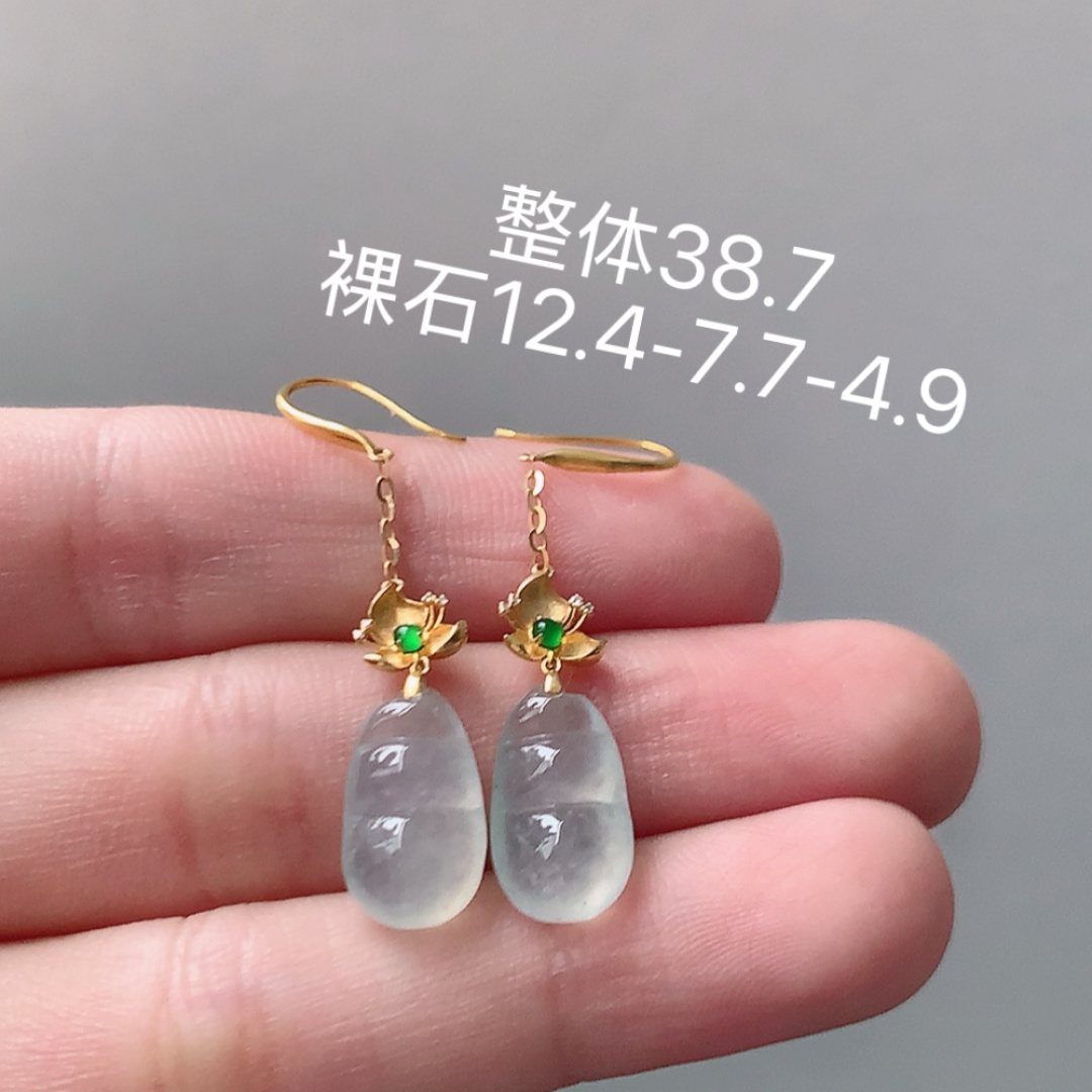 高冰耳坠。底子细腻，水润十足，佩戴福气满满，12.4/7.7/4.9