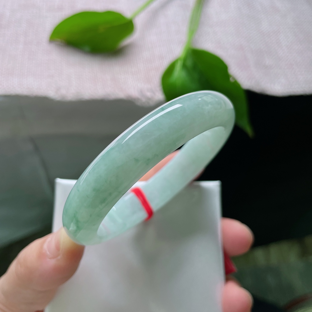 54.7/12.2/7.4，飘花正圈，蓝底，质地莹润细腻，干净，有棉线，ss49363a
