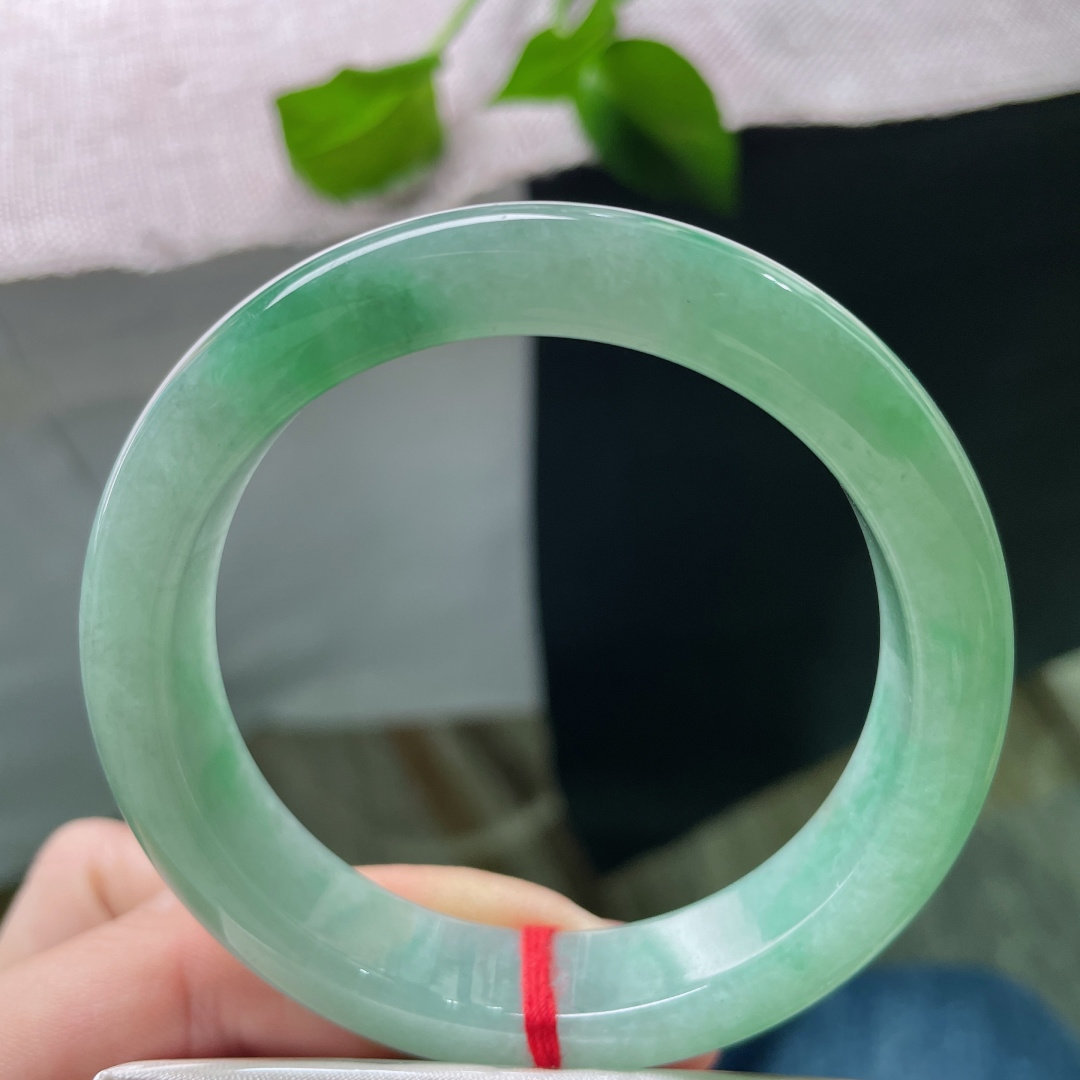 55.5/12.7/8.5绿底正圈，水润，把春天的所有温柔都带在腕间，洒金，ss50850a