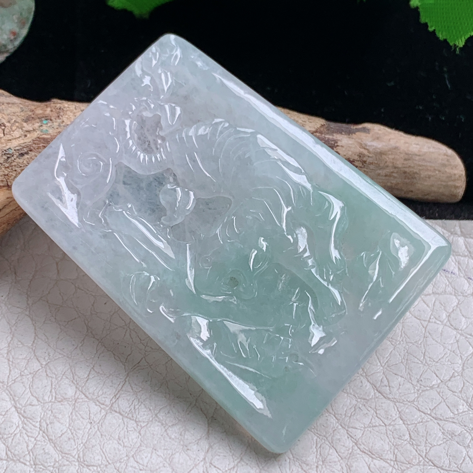 yj实拍49*36*4.5缅甸翡翠冰透生肖虎吊坠虎虎生威下山虎玉坠