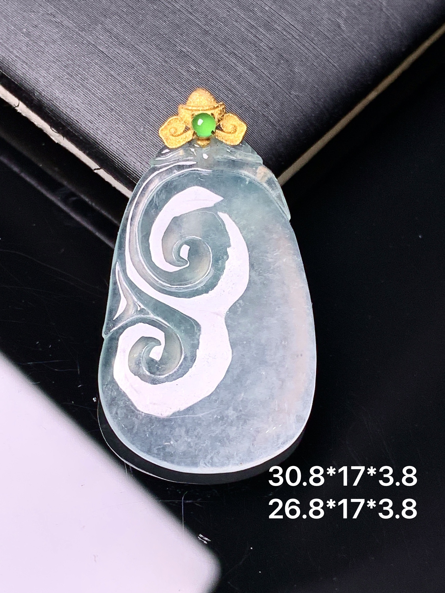 18k金镶嵌冰种如意吊坠 玉质细腻 色泽艳丽清新 水润亮眼 整体尺寸30.8*17*3.8 c1