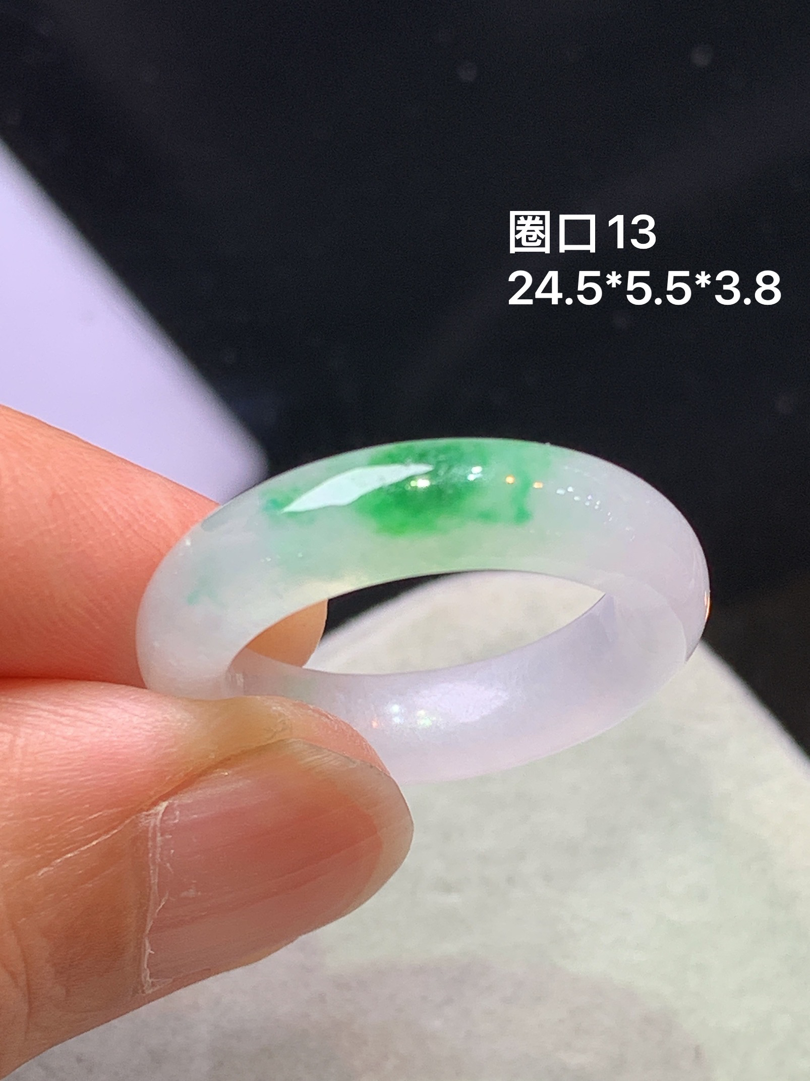 飘绿指环 玉质细腻 色泽艳丽清新 水润亮眼 圈口13 整体尺寸24.5*5.5*3.8 a5