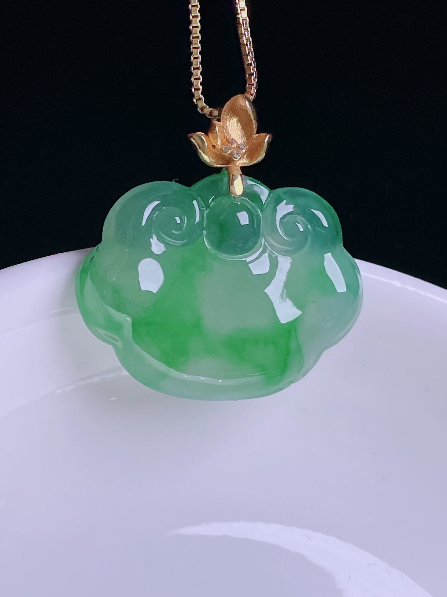 ️冰绿如意，老种起光，细底通透，尺寸：27.4/21.3/5.4mm，0505