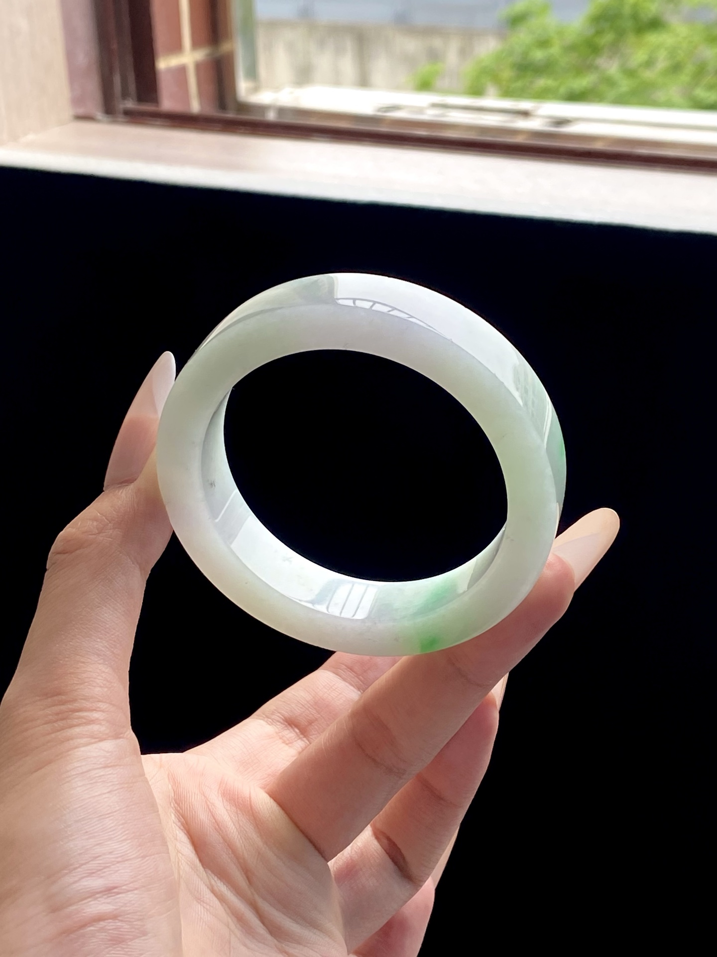 阳绿白底青镯胚，B0504-3，⭕️72.4-55.5-13.5-8.6，可做56～57正圈