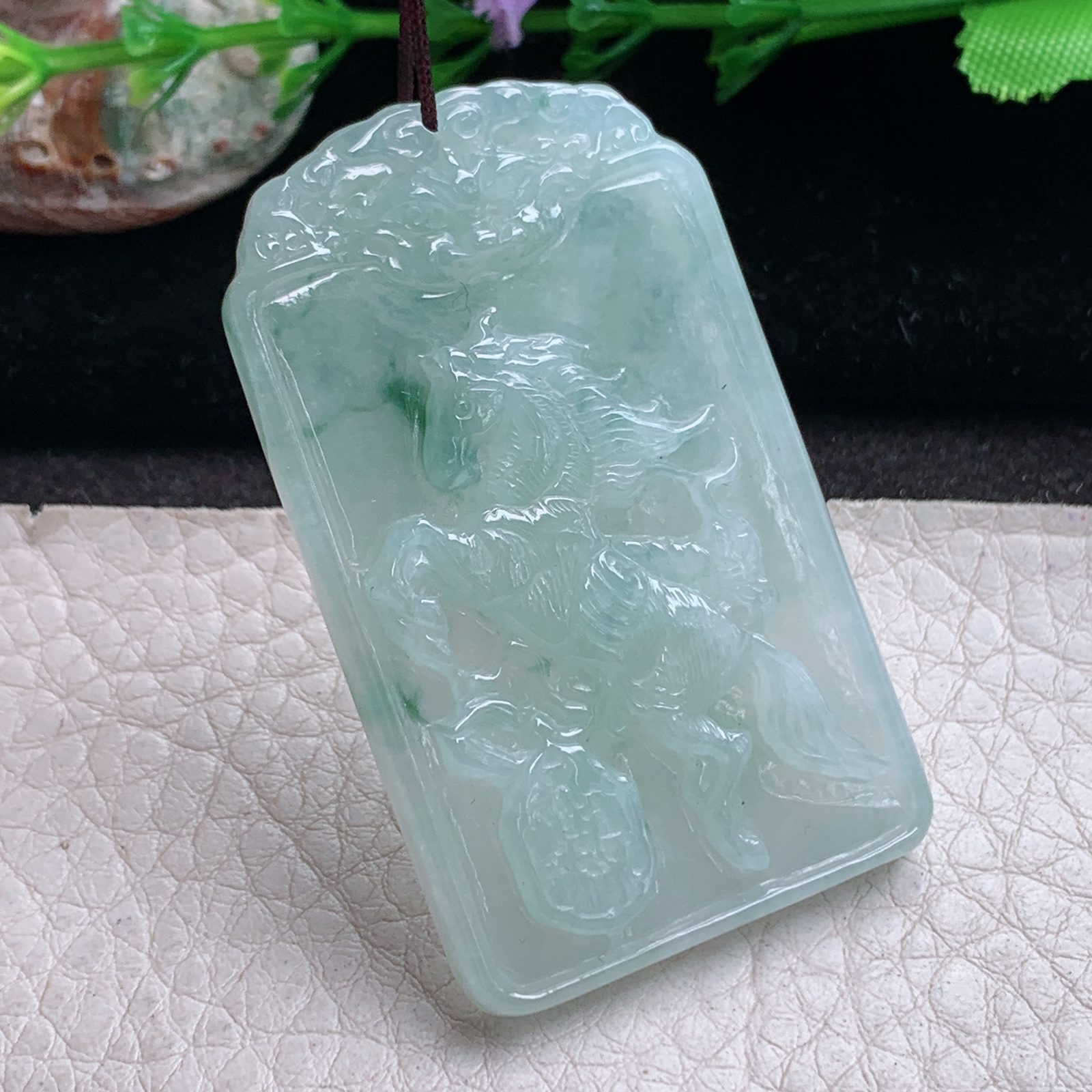 kh实拍52.8*31.5*6缅甸翡翠飘花一马当先吊坠生肖马牌