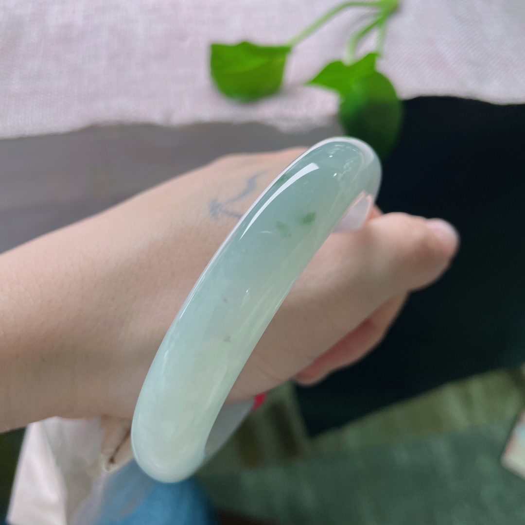 59.5/12.6/9，淡绿淡紫正圈，一半柔美，一半清雅，种老，细腻，无裂，ss49095a